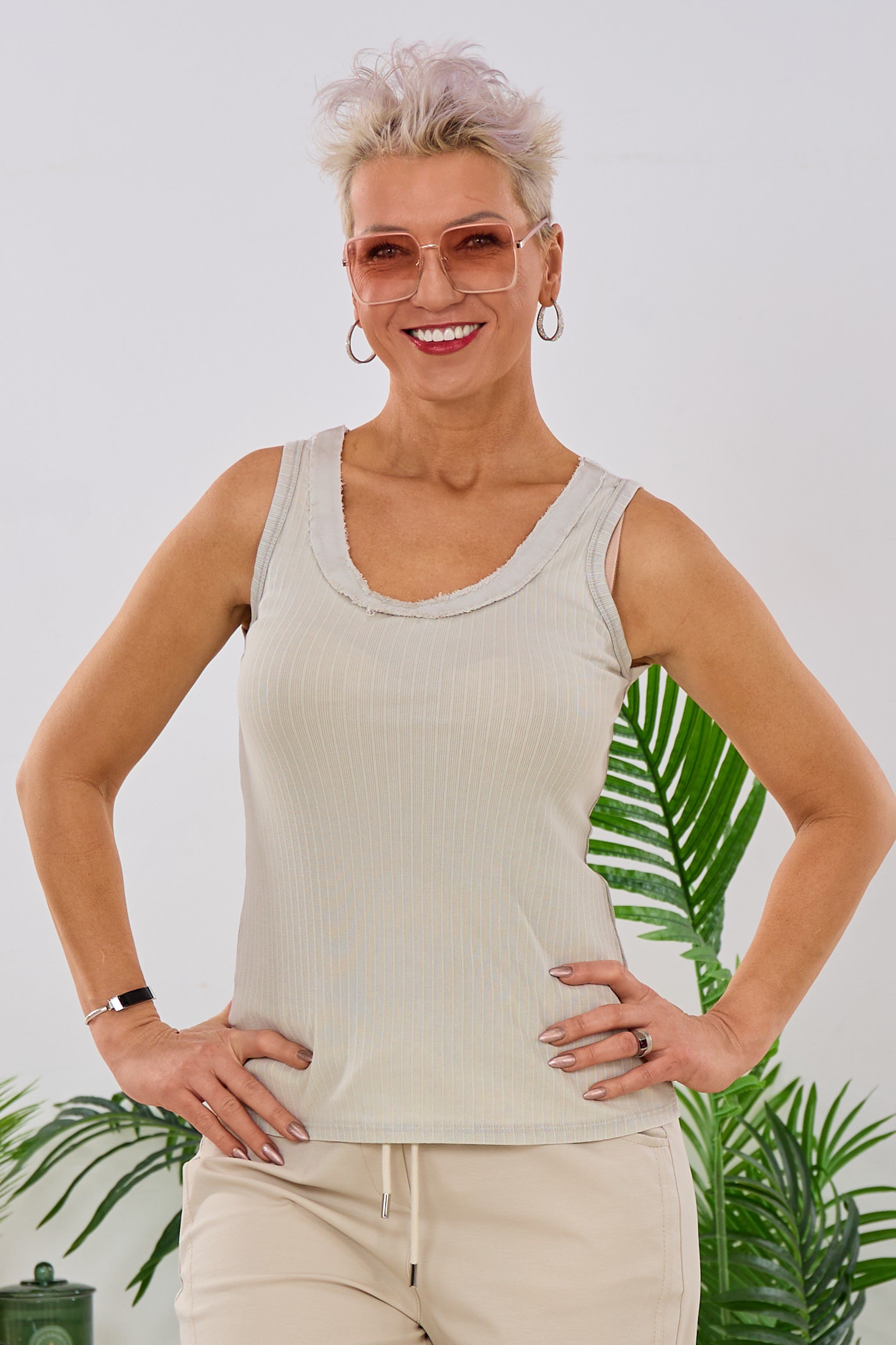 Ripp-Top mit ausgefranster Bordüre, stein