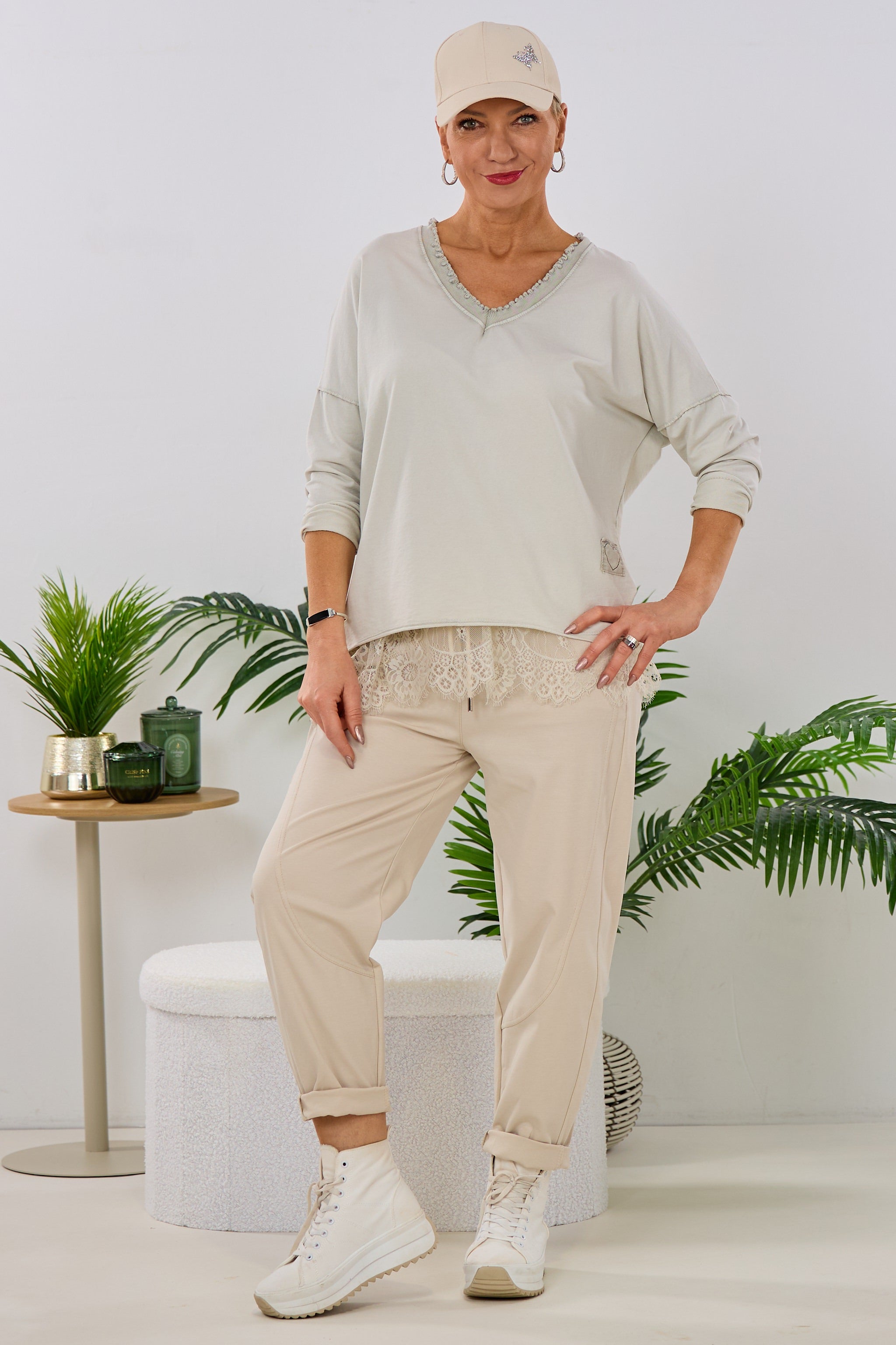 Longsleeve mit süßem V-Ausschnitt, stein