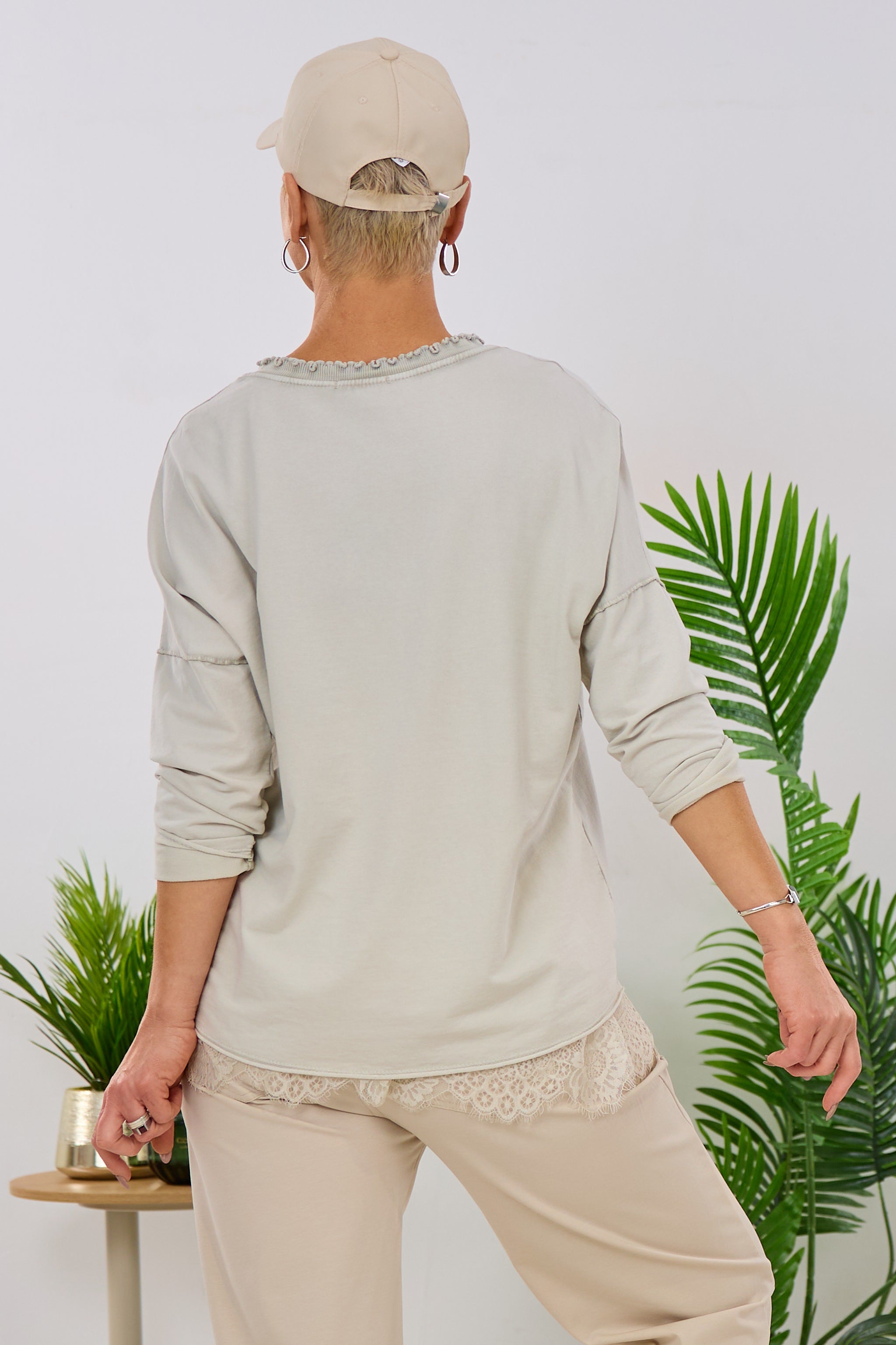 Longsleeve mit süßem V-Ausschnitt, stein