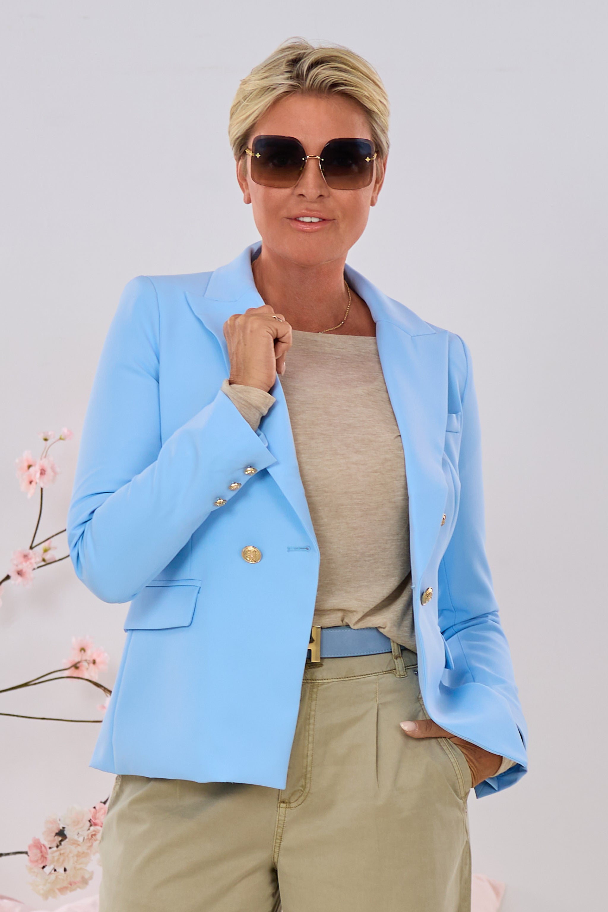 Zwei-Reihiger Blazer, hellblau