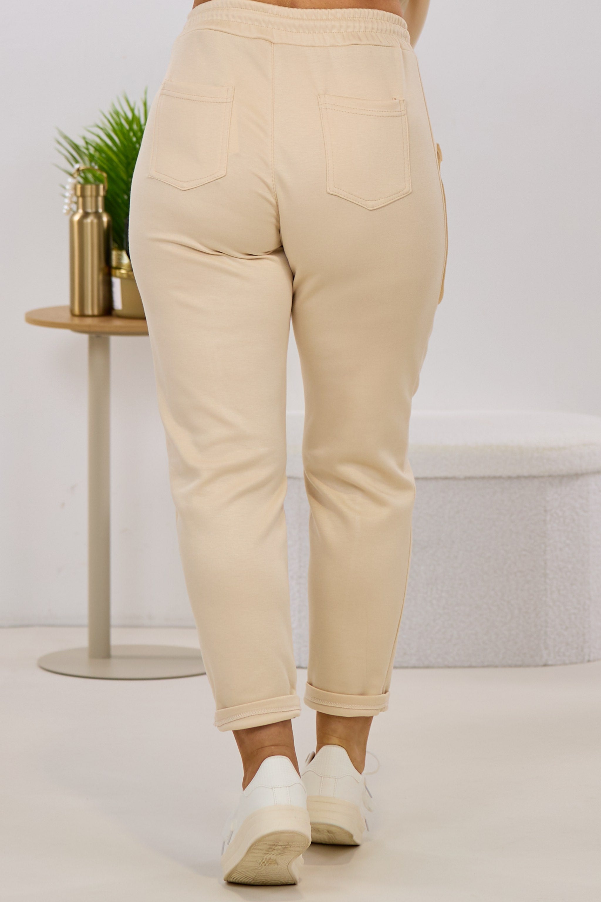 Cozy Hose mit Ziernähten, beige