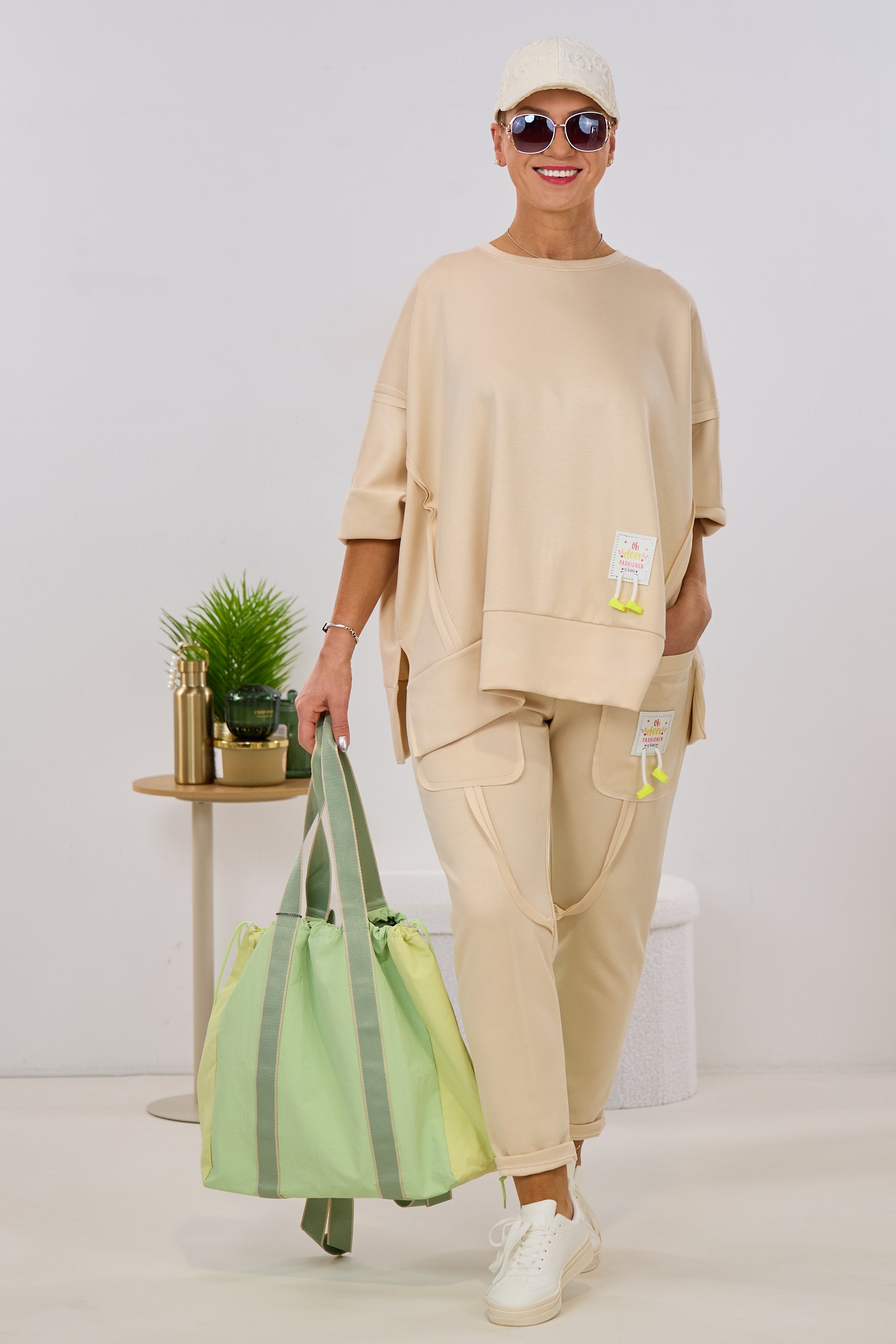 Cozy Sweaty mit außenliegenden Nähten, beige