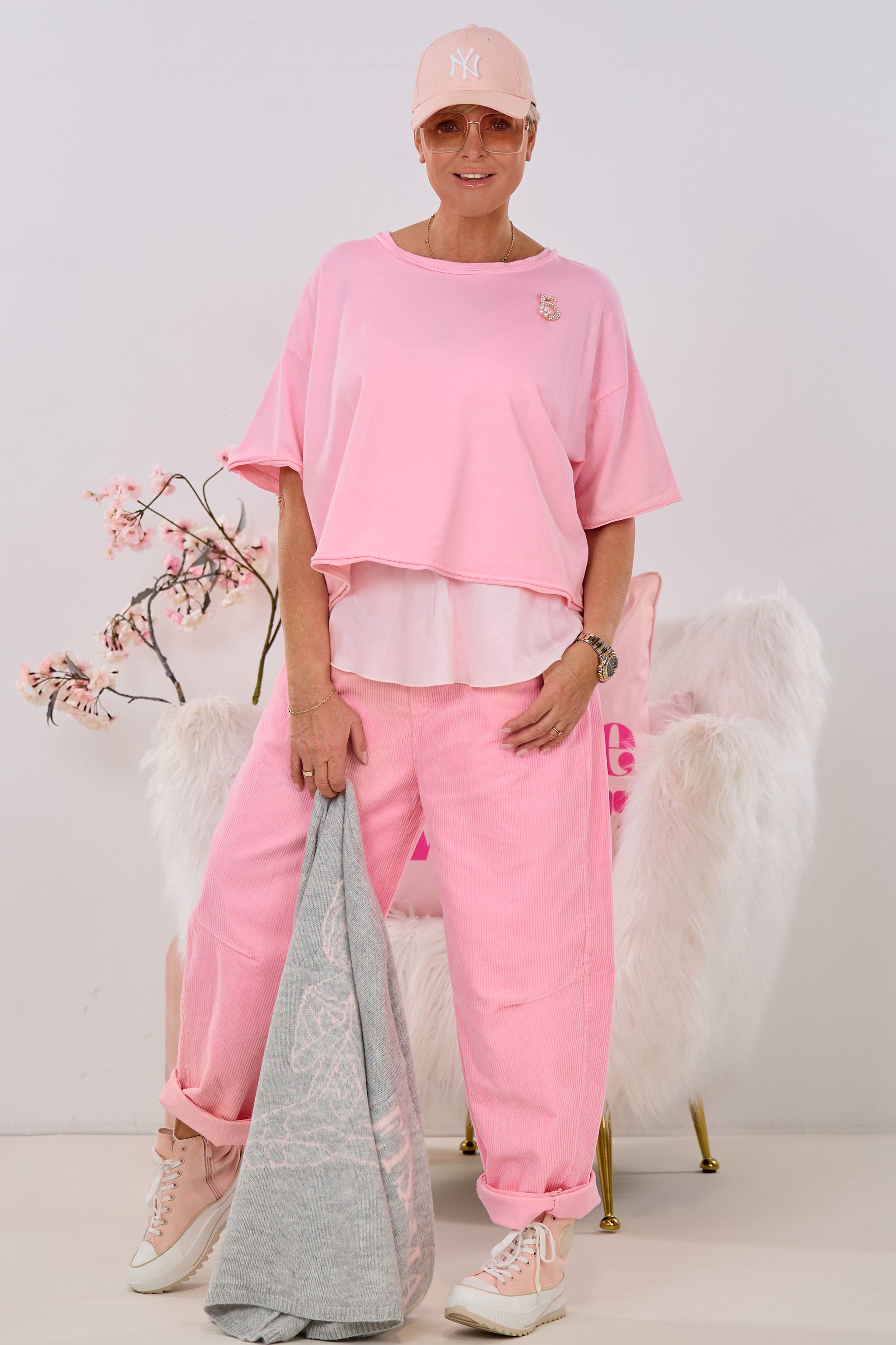 Uni kurzarm Sweaty mit Brosche, rosa