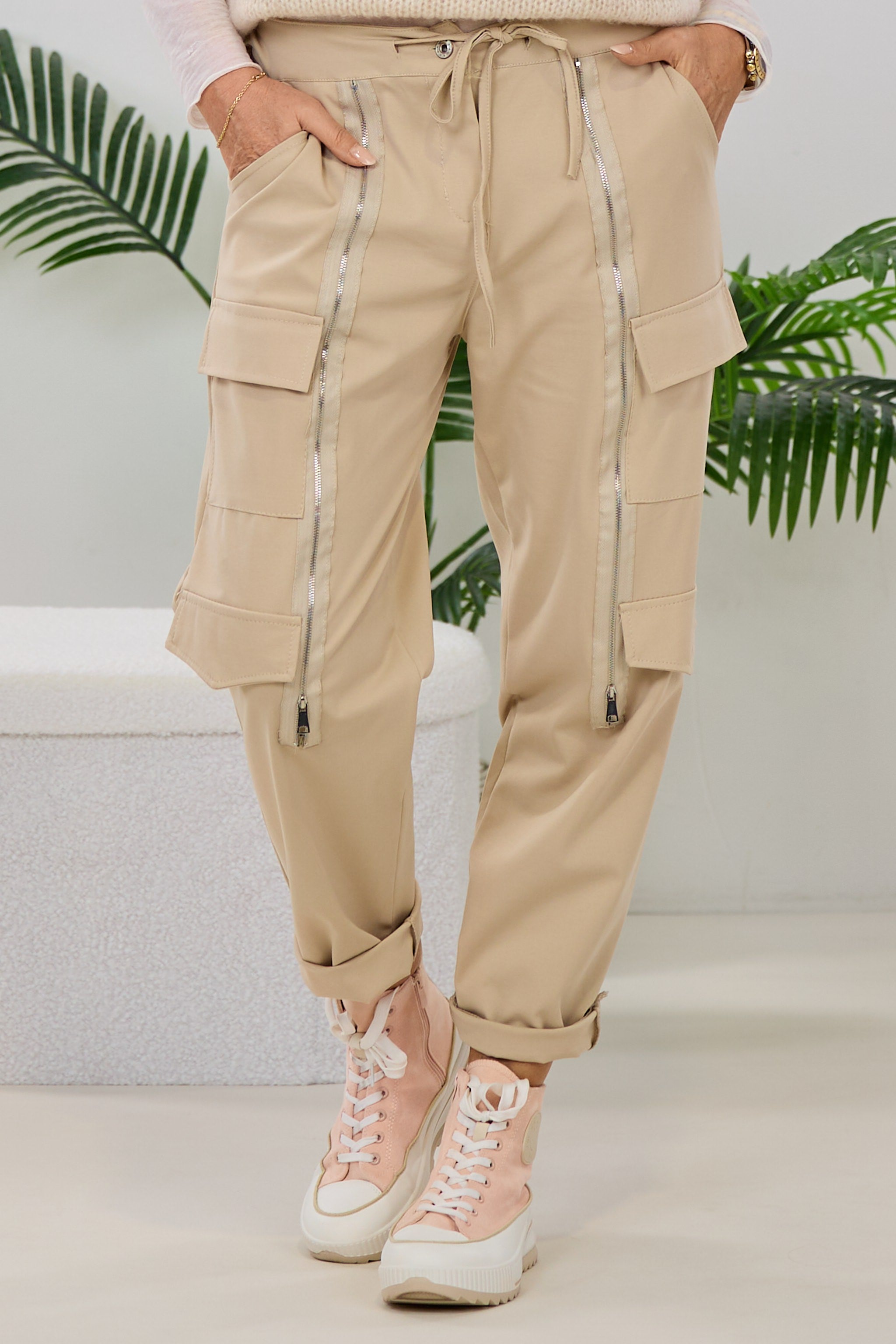 Cargohose mit Zierreißverschlüssen, beige