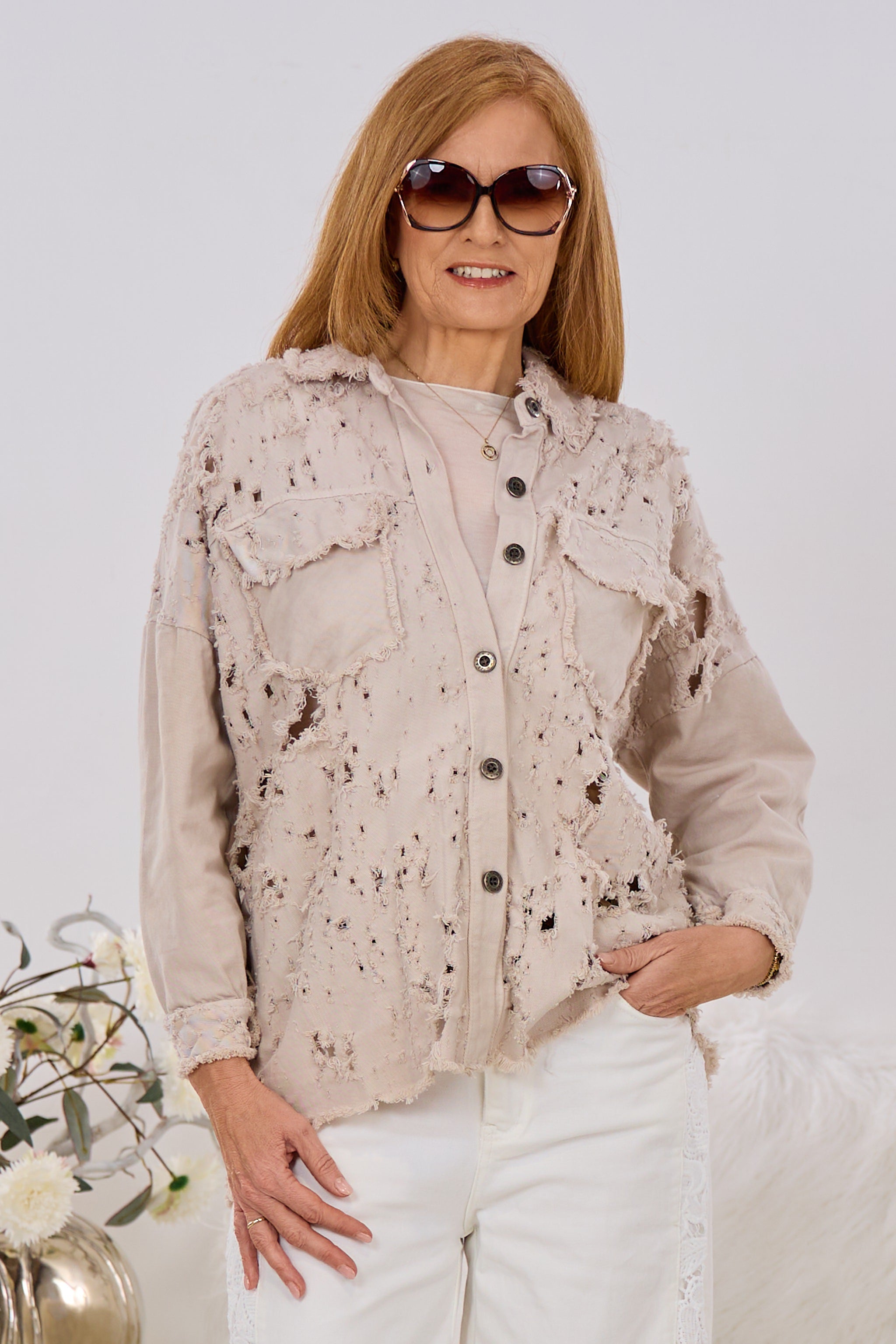 Destroyed Jeans Hemdjacke, beige