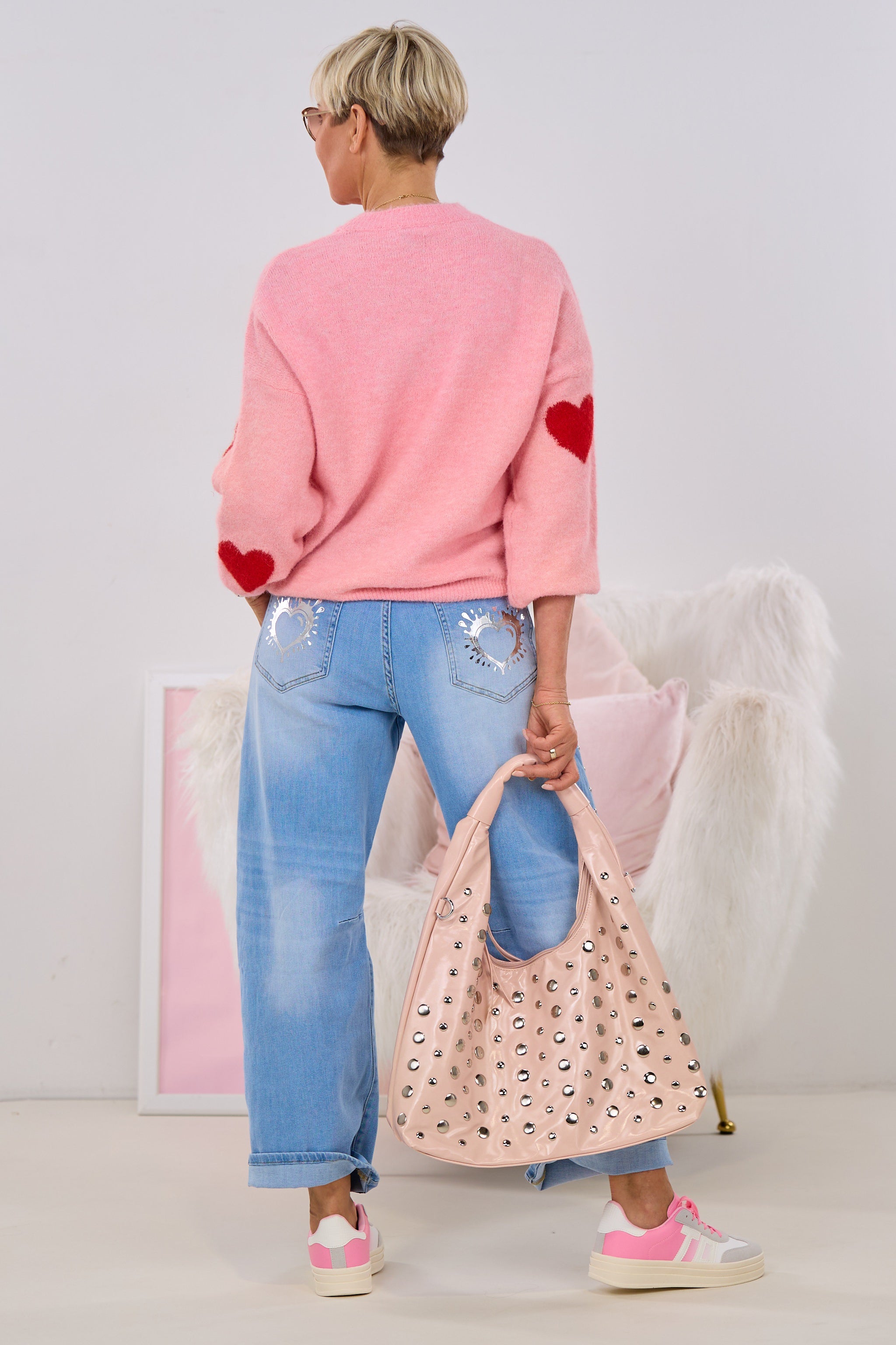 Strickpulli mit roten Herzen, rosa-rot
