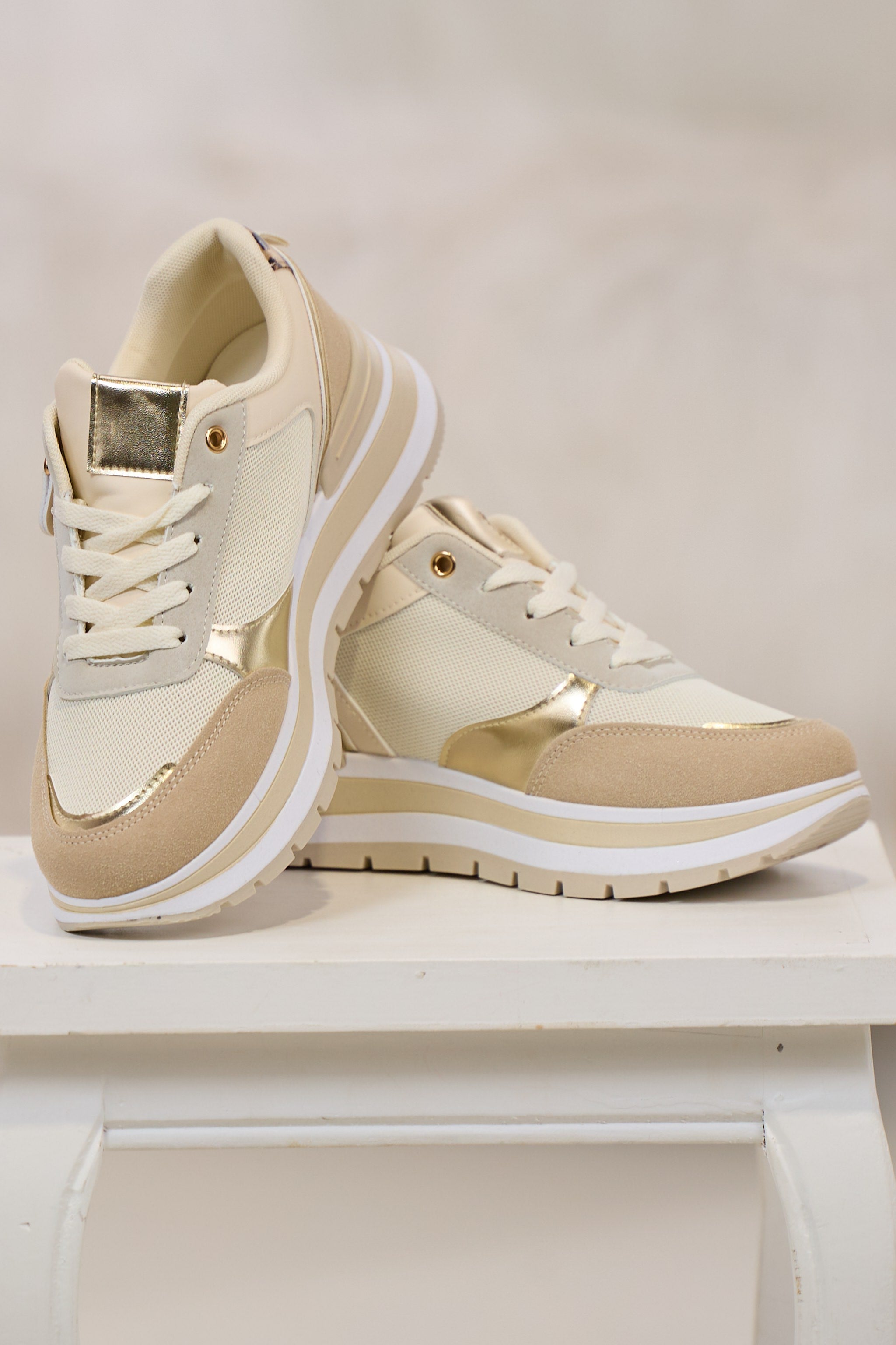 Sneaker mit grober Plateausohle, creme-beige-gold