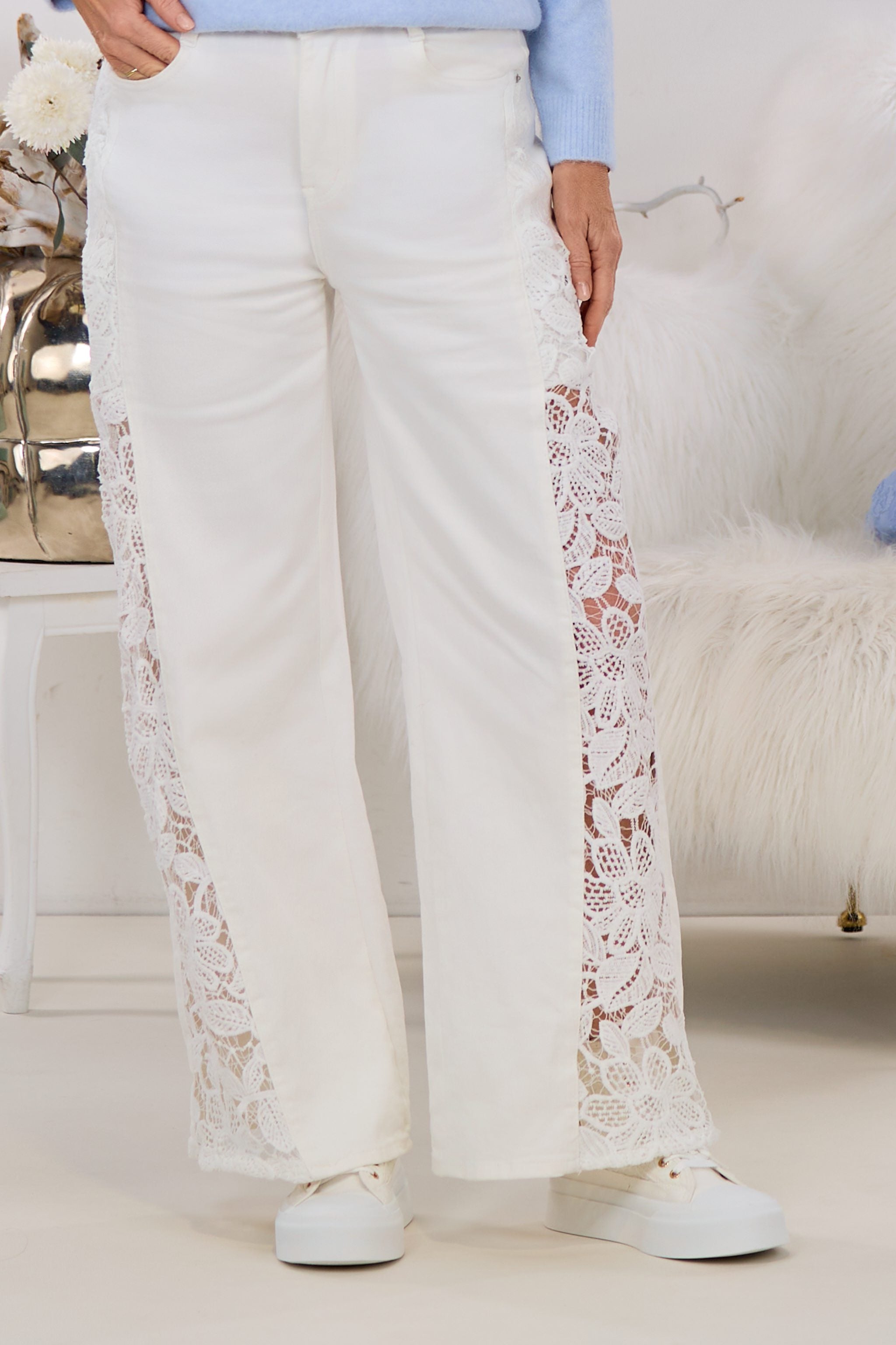 Mid Waist Jeans mit Spitzeneinsatz, ecru/weiss