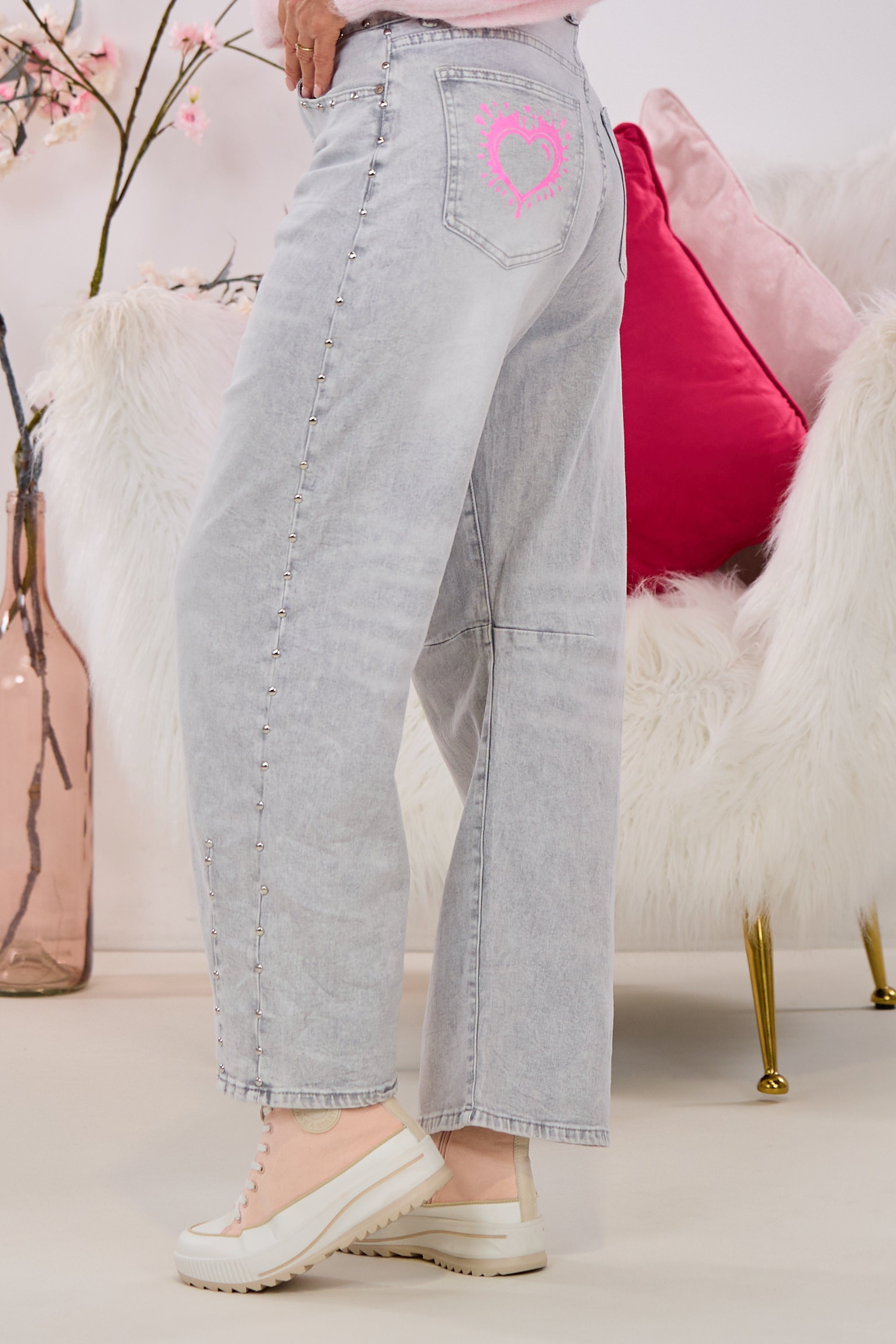 Jeans mit Nieten und Druck, hellgrau-pink