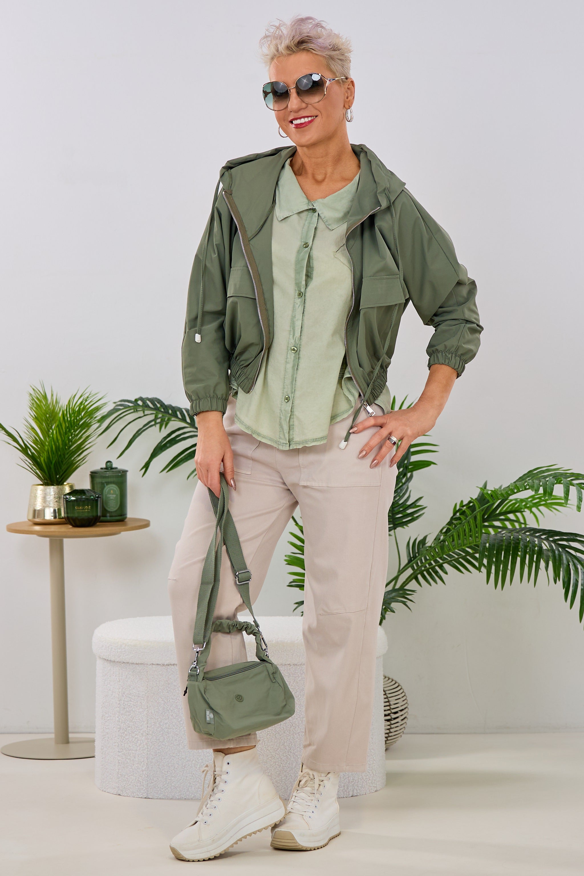 kurzer Blouson mit Kapuze, khaki