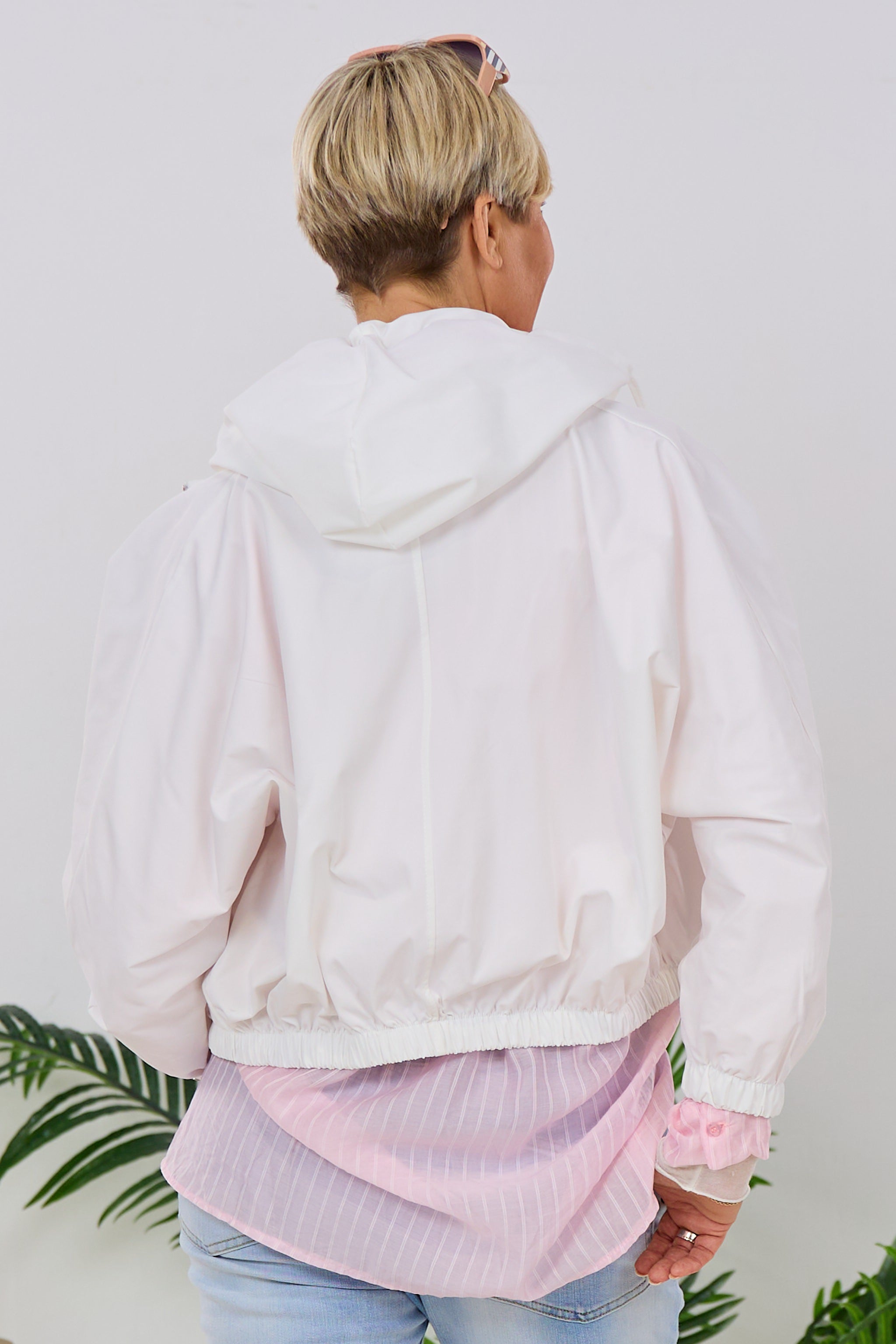 kurzer Blouson mit Kapuze, weiß