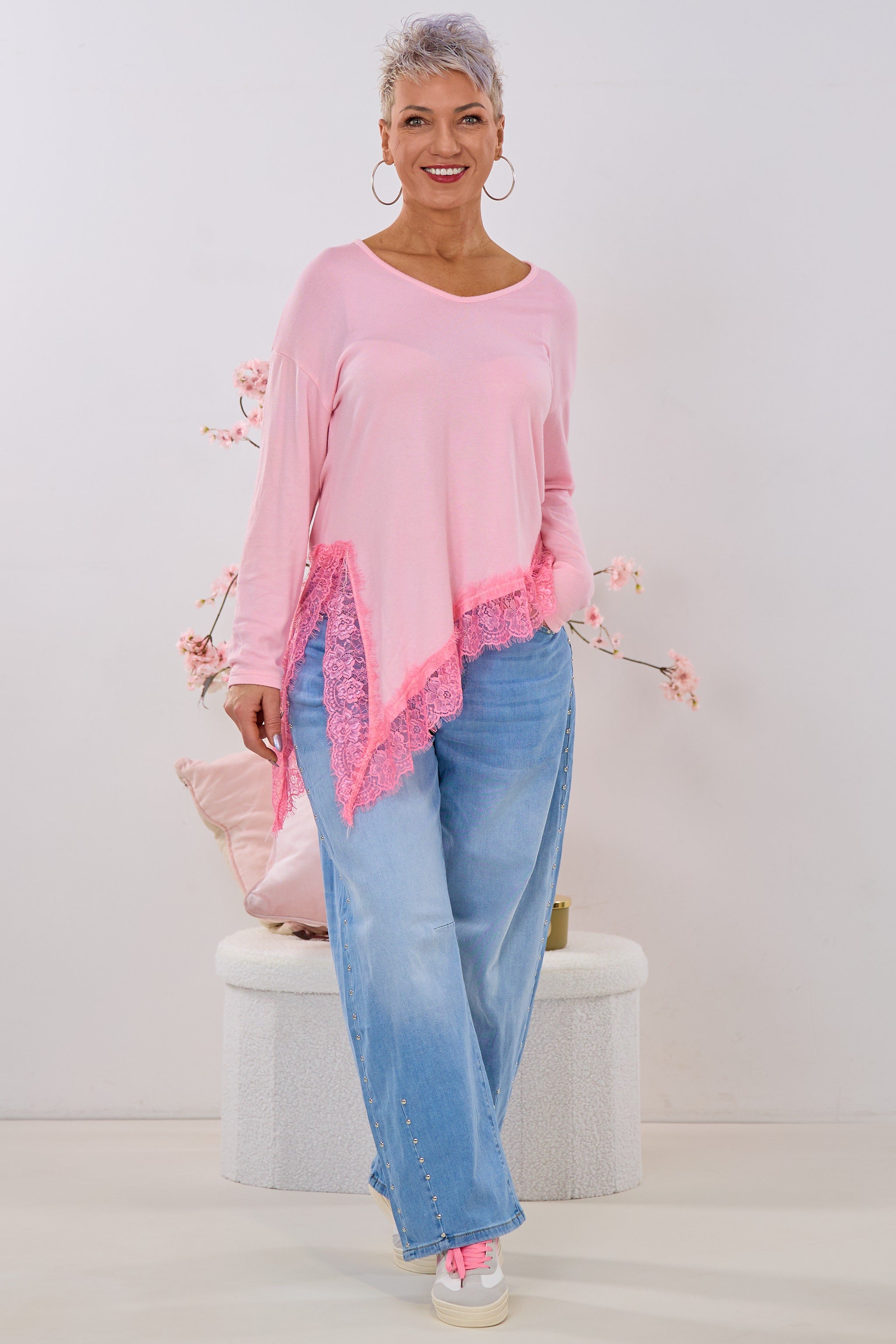 Asymmetrischer Strickpulli mit Spitze, rosa