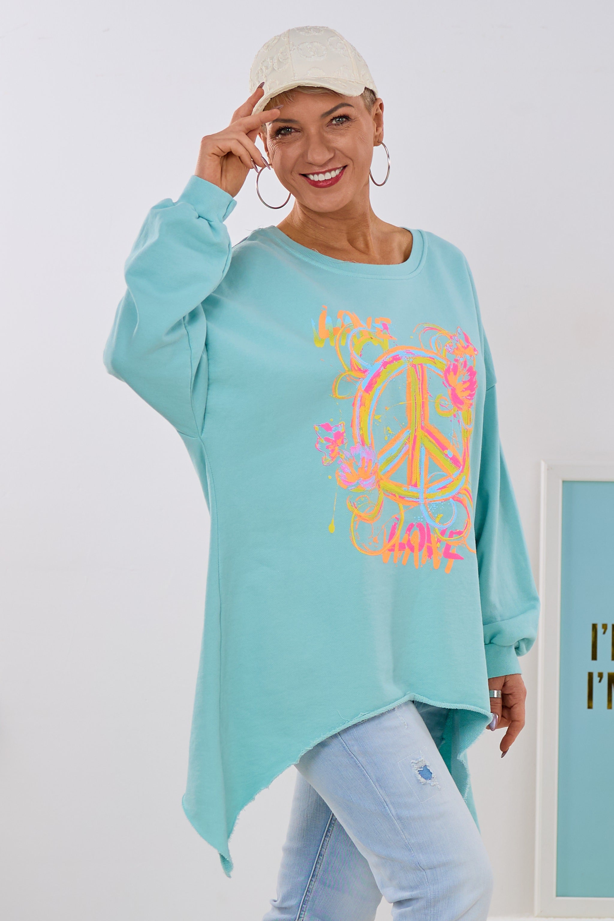 Sweaty mit PEACE & LOVE Print, mint-bunt