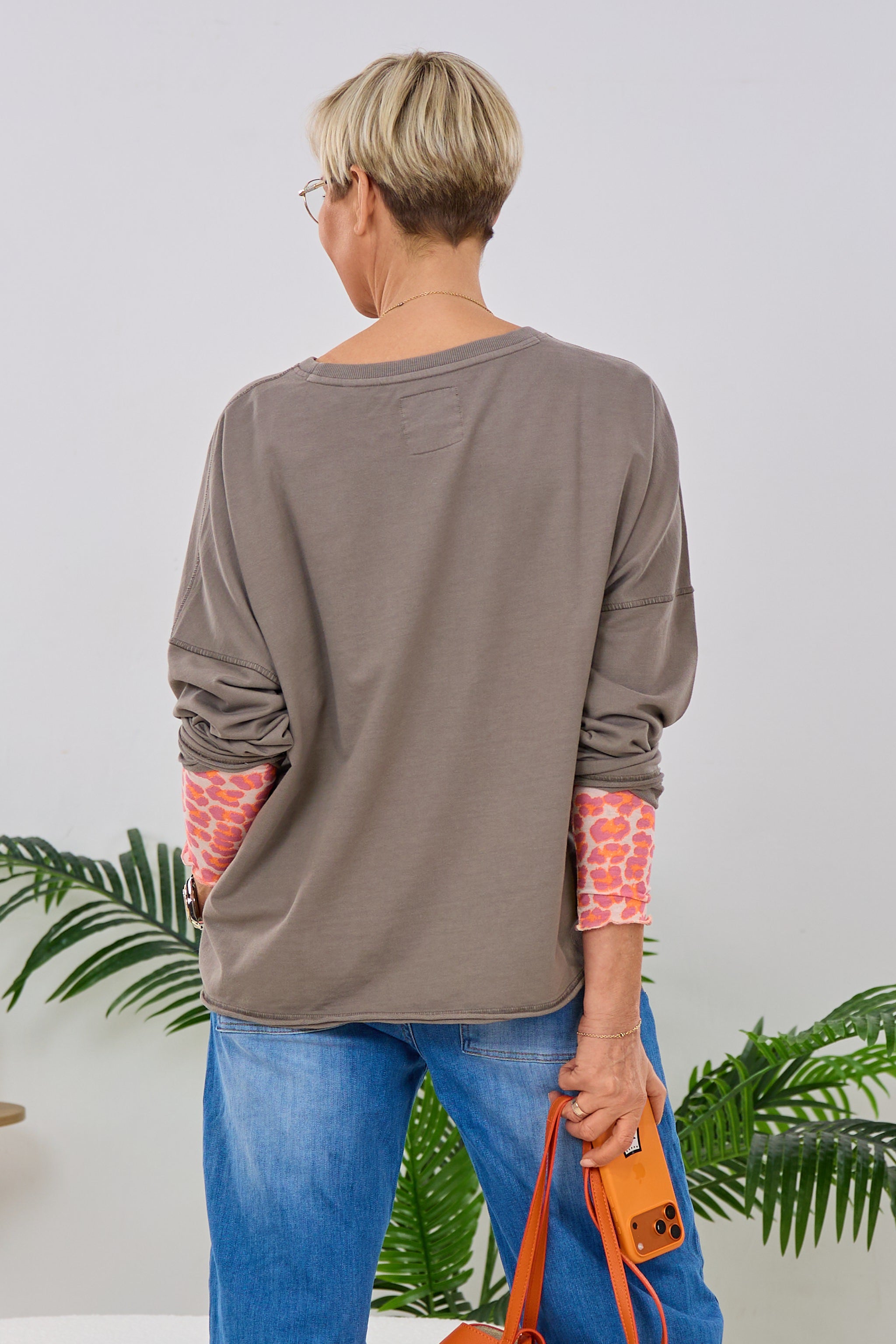 Oversized Sweaty mit großer Brusttasche, taupe