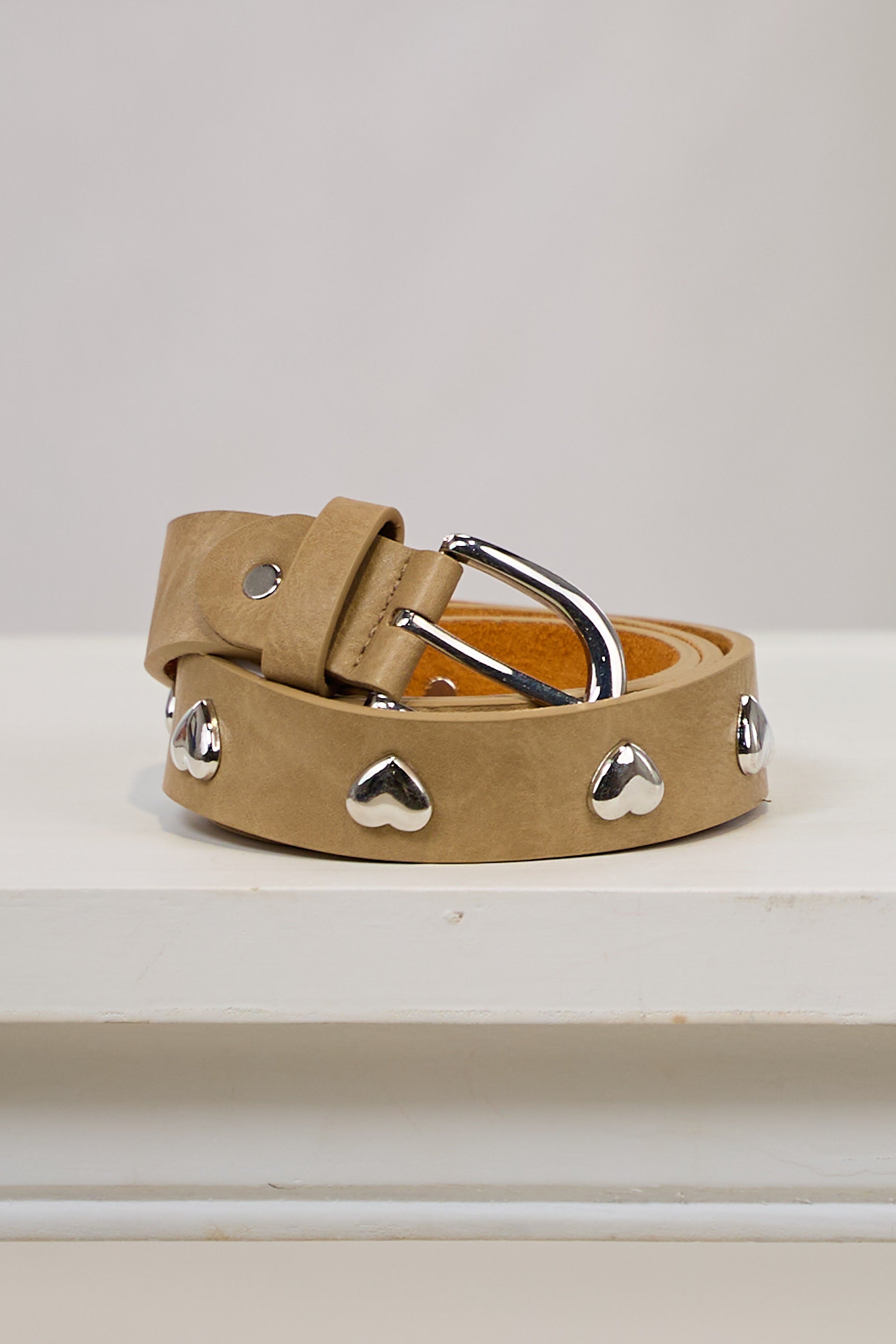 Ledergürtel mit Ziernieten, beige-silber