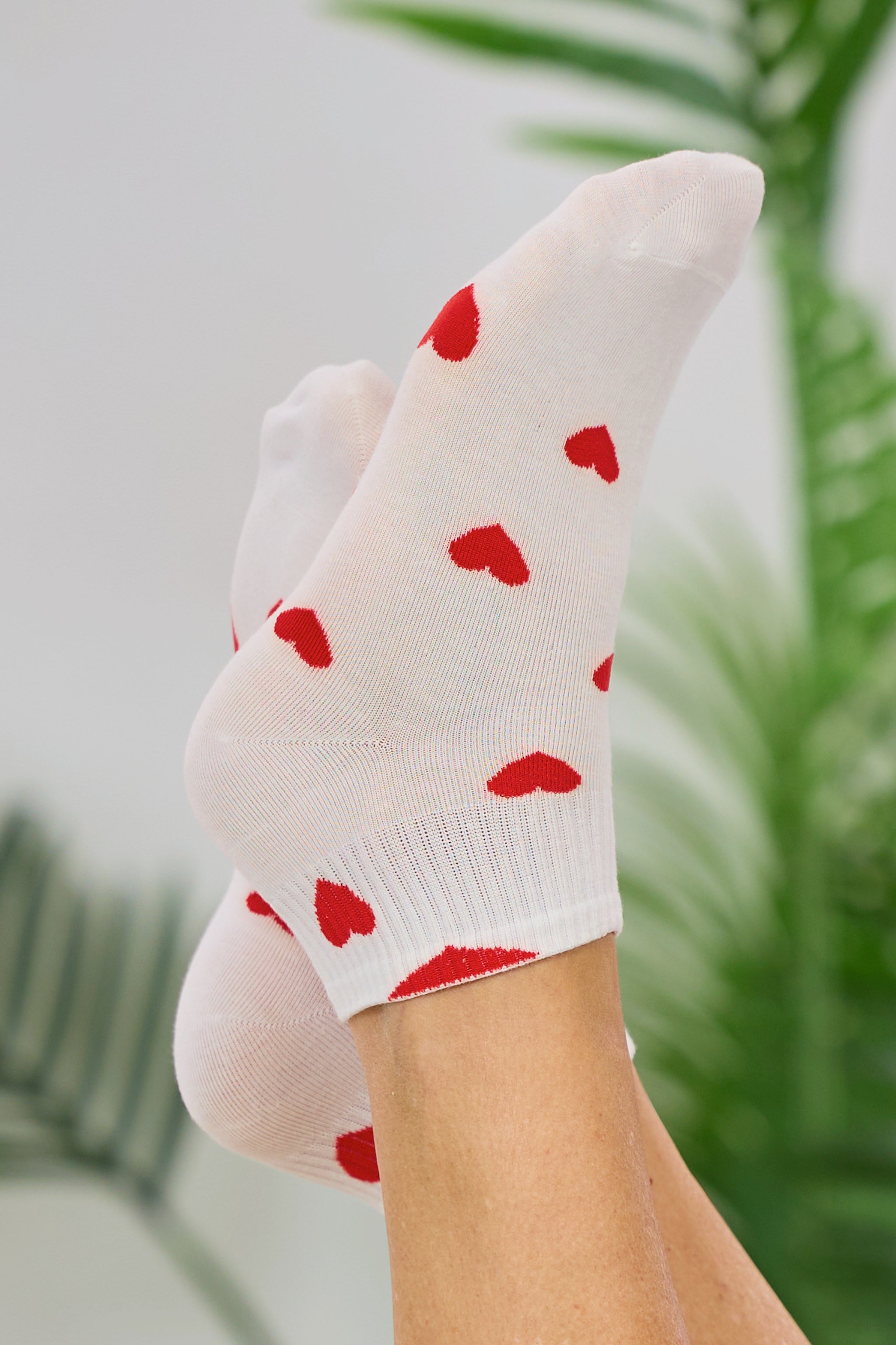 Söckchen mit Herzen, ecru-rot