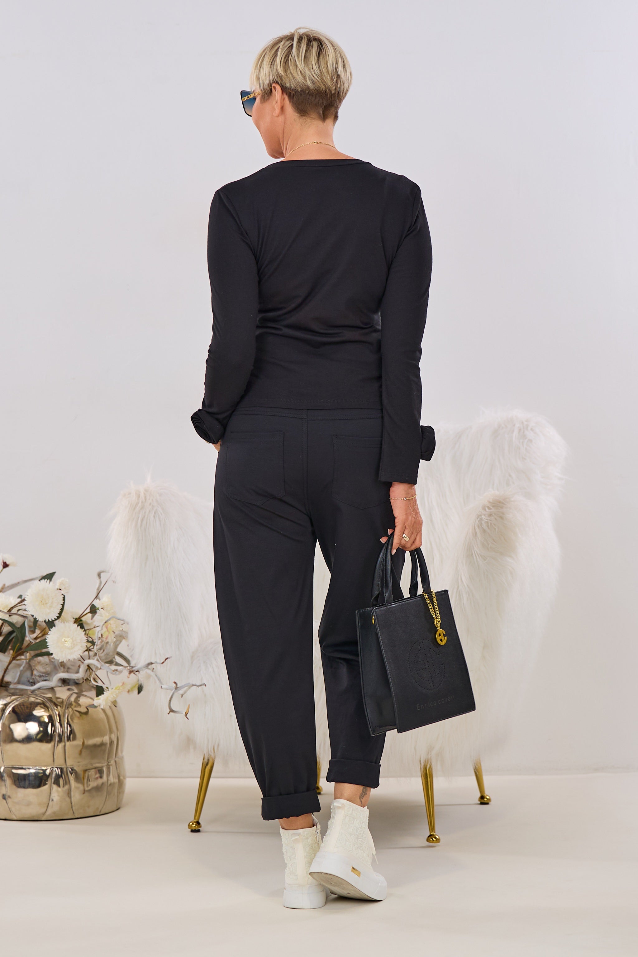 Longsleeve mit süßer Blume, schwarz