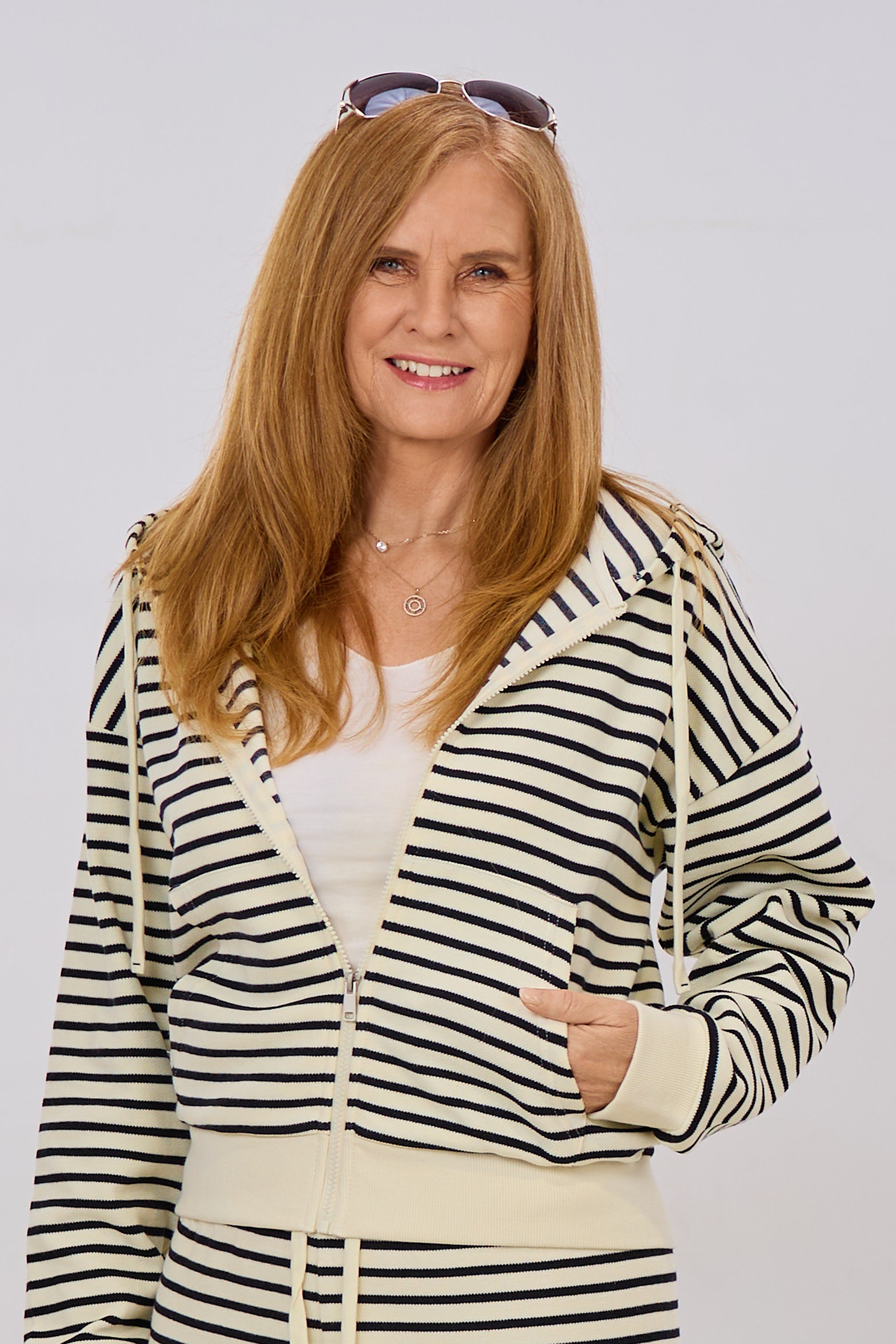 geringelte Sweaty-Jacke, creme-schwarz