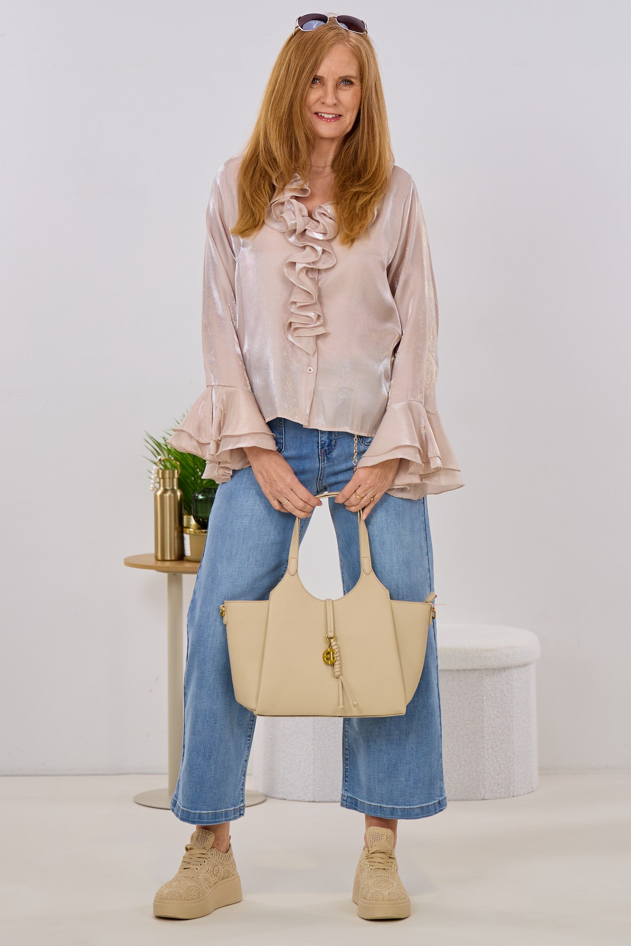 Schimmernde Bluse mit Volants, champagner