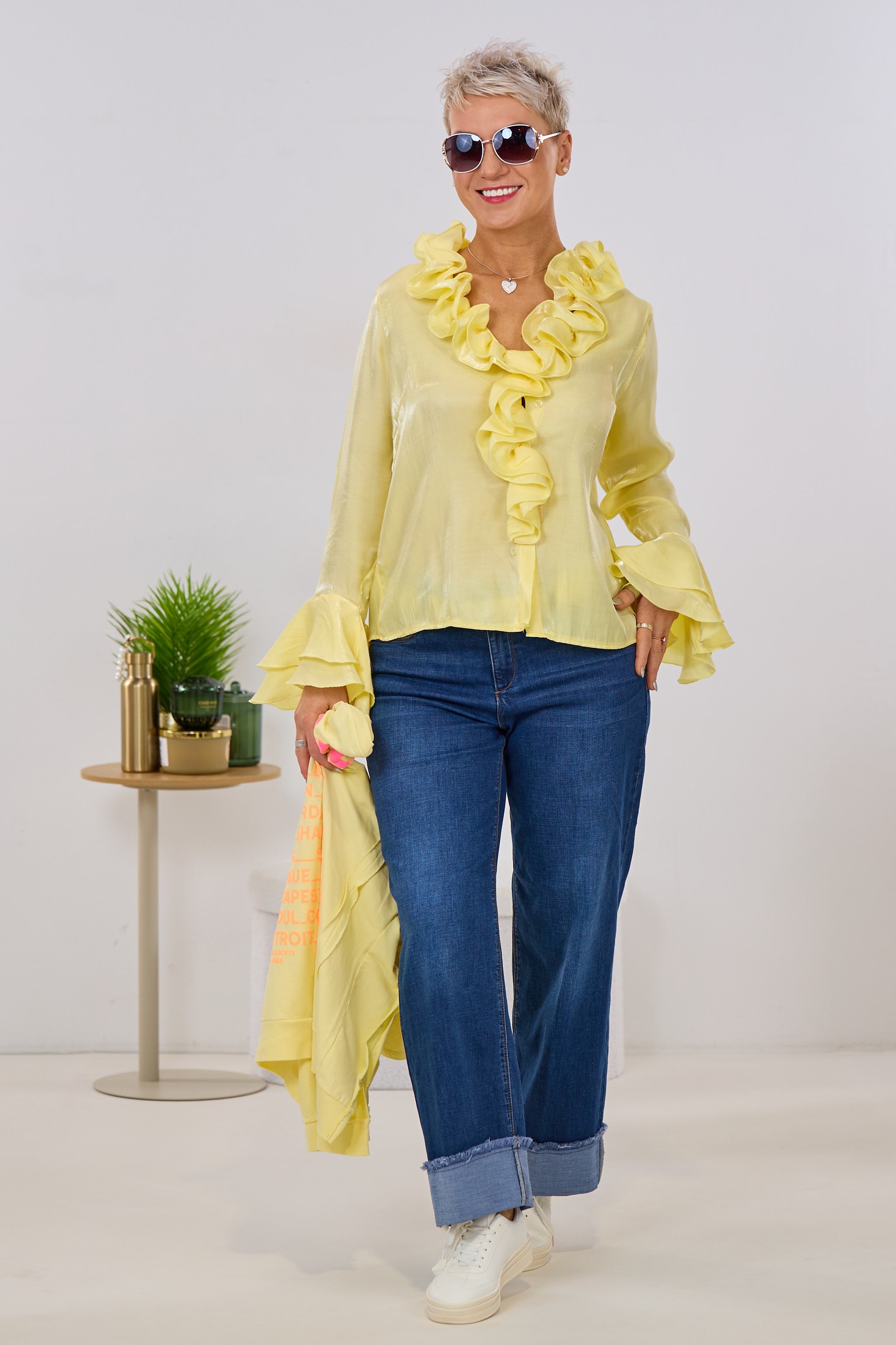 Schimmernde Bluse mit Volants, gelb