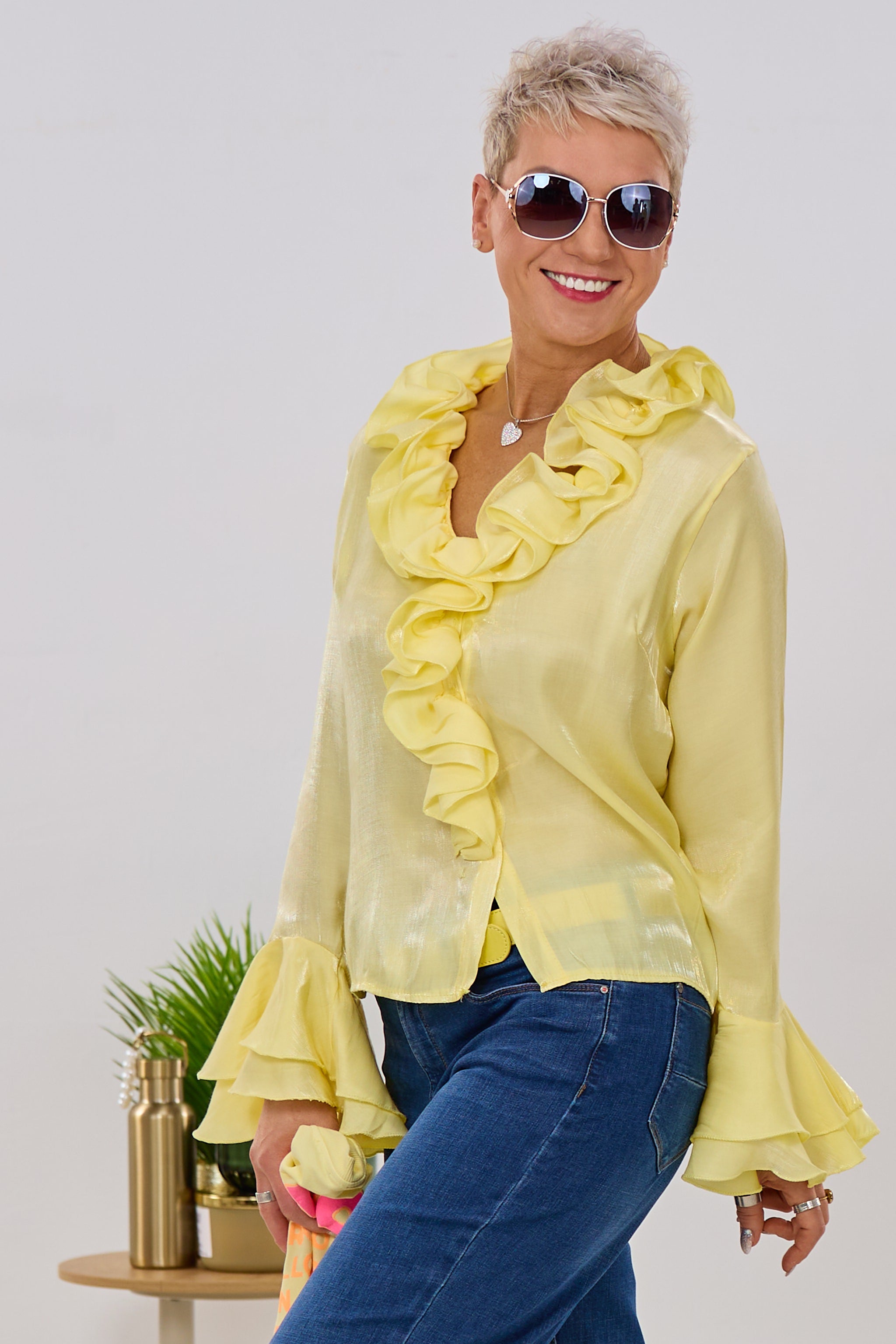 Schimmernde Bluse mit Volants, gelb