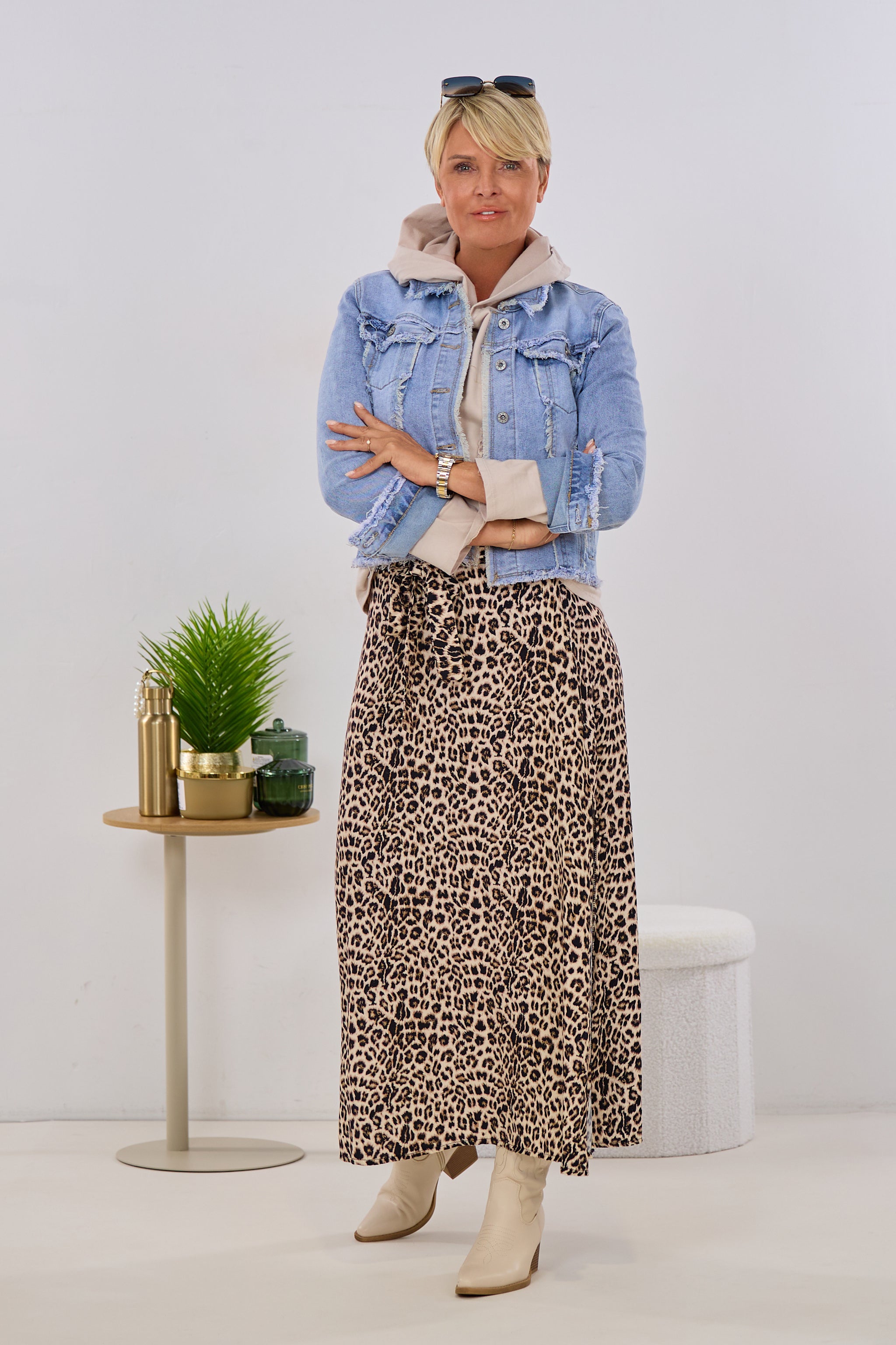 Langer Leo-Rock mit Schlitz, schwarz-beige-leo