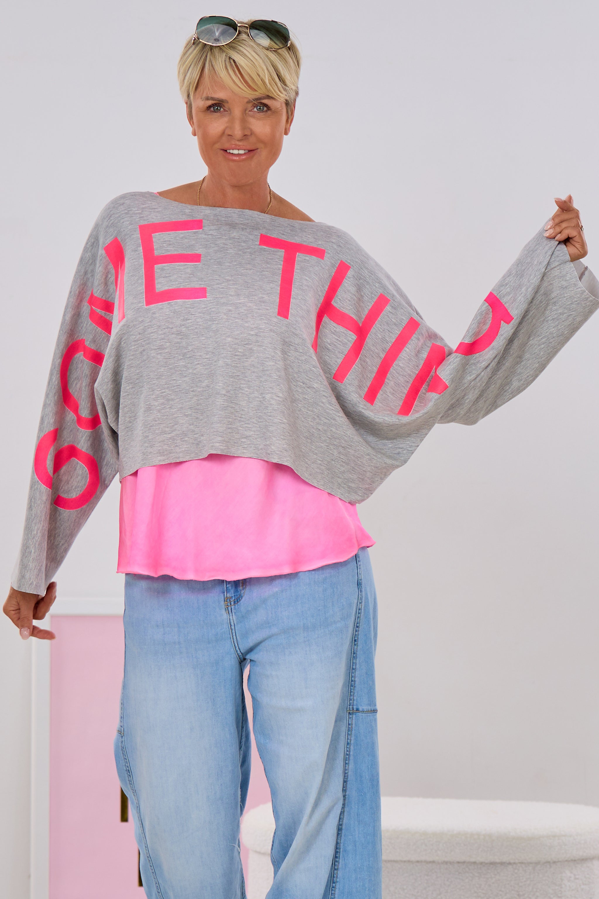 Weites cropped Shirt SOMETHING, grau-melliert-pink