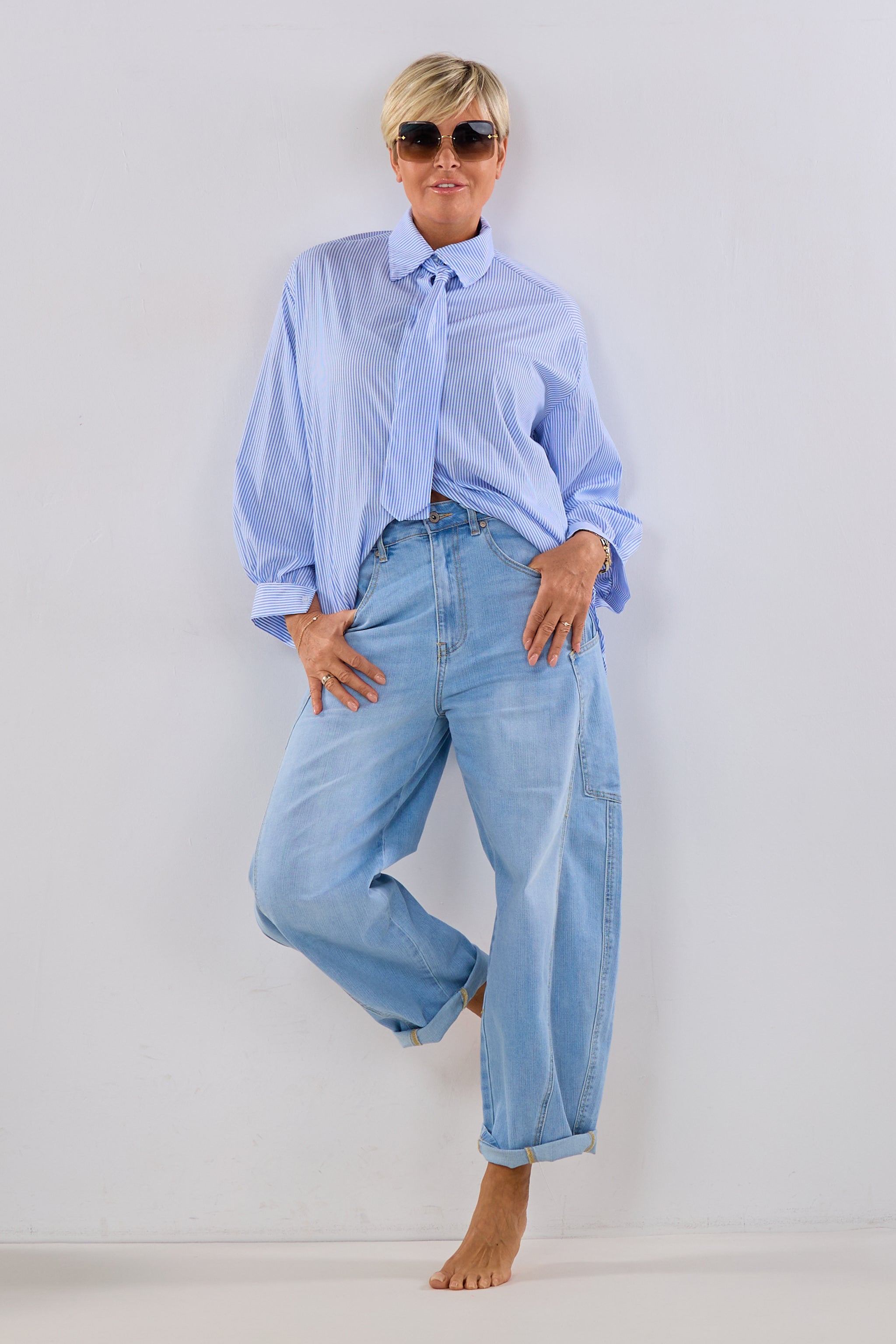 Baumwoll-Bluse mit Krawatte, blau-weiß