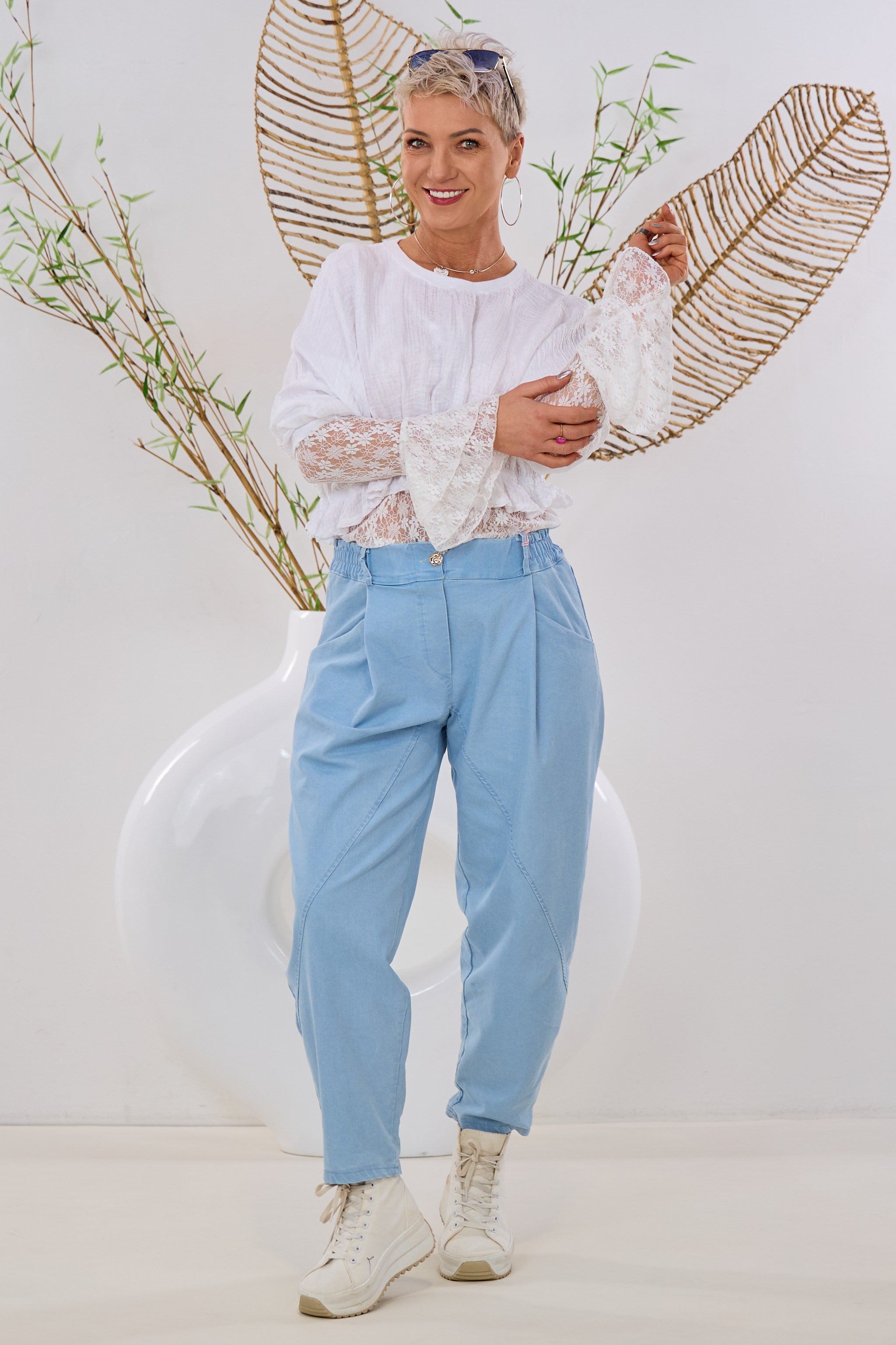 kurzes Blusenshirt mit Schößchen, weiß/ecru