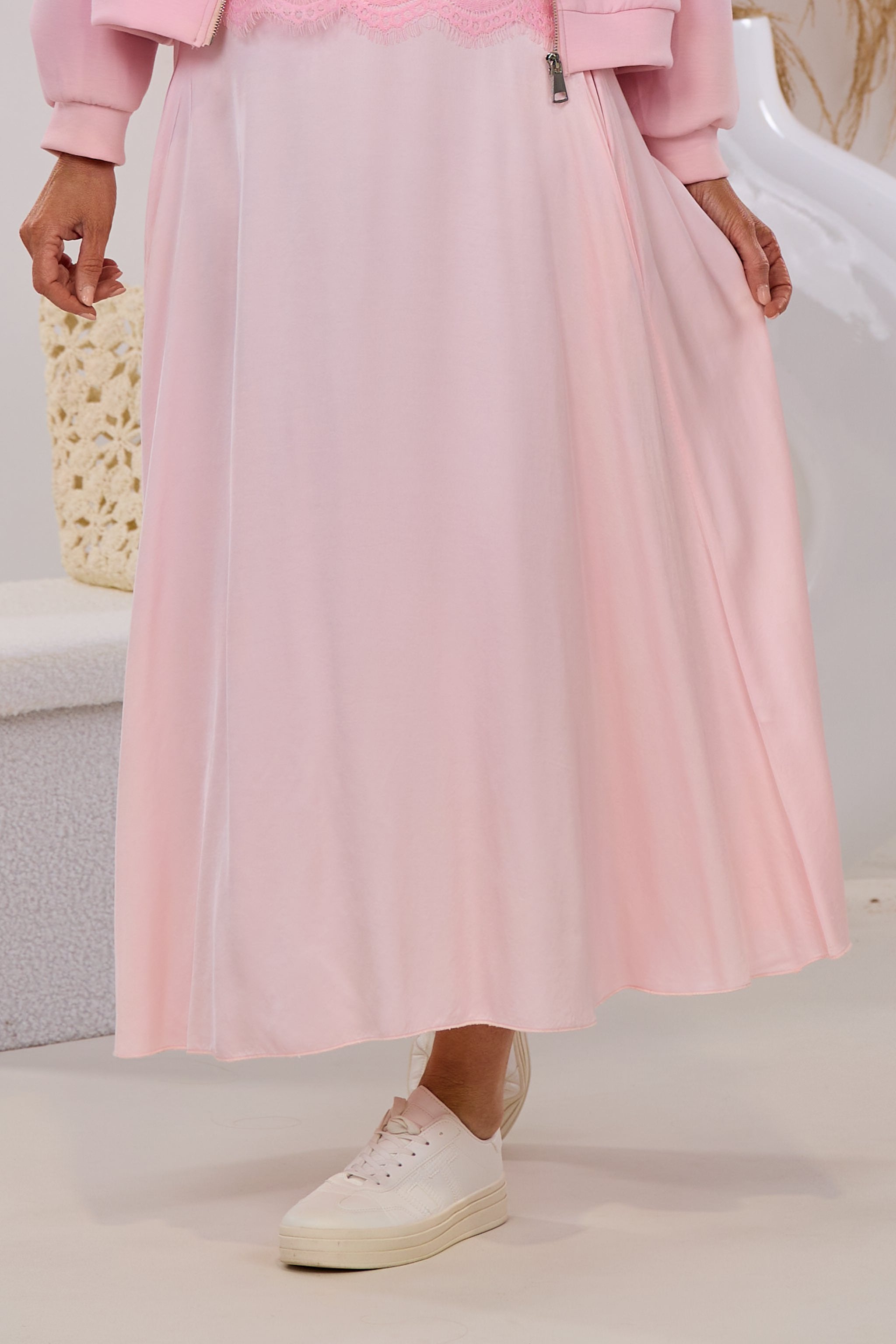 langer, weichfallender Rock, rosa