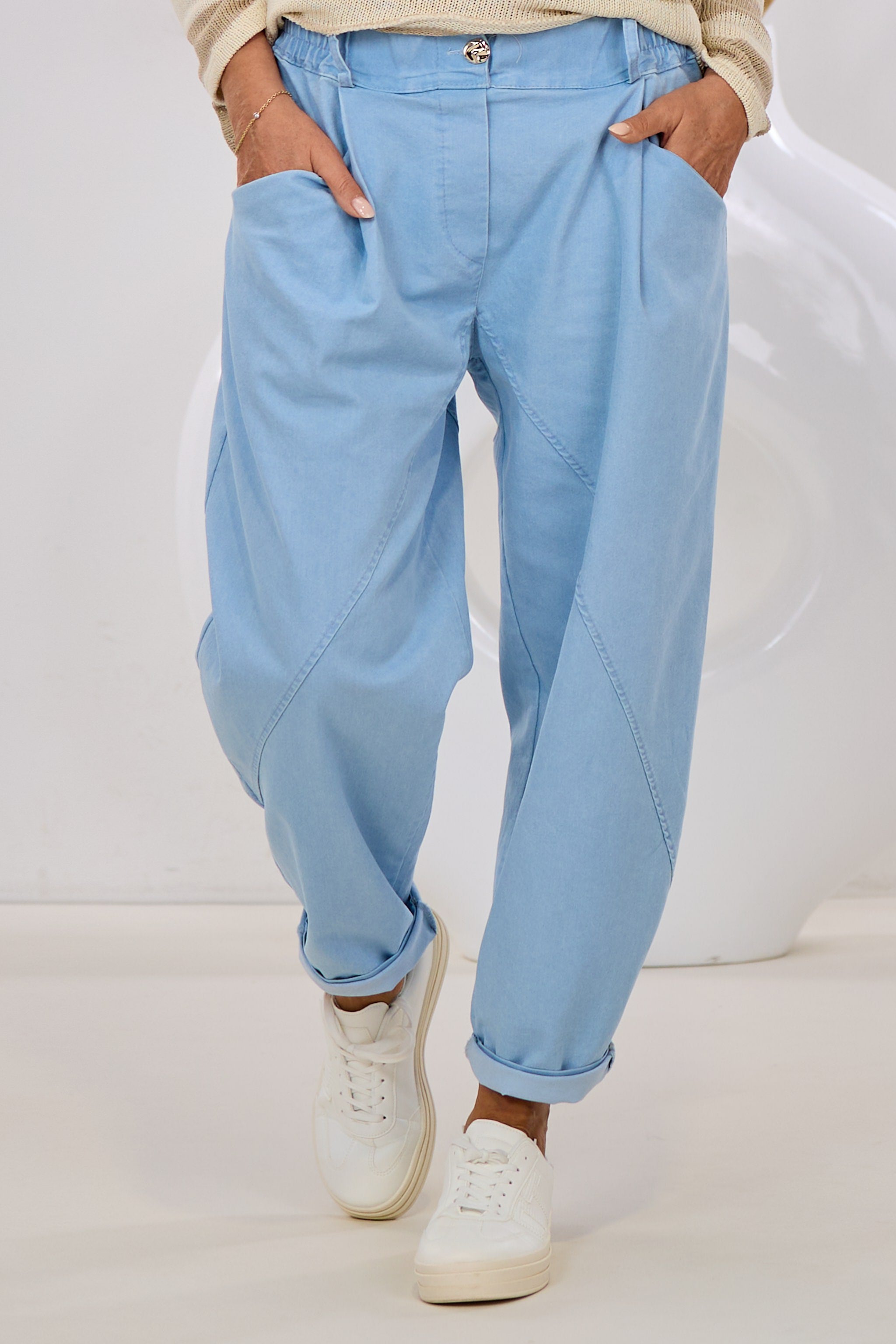 Leichte Jeans mit Zierknopf, hell denim