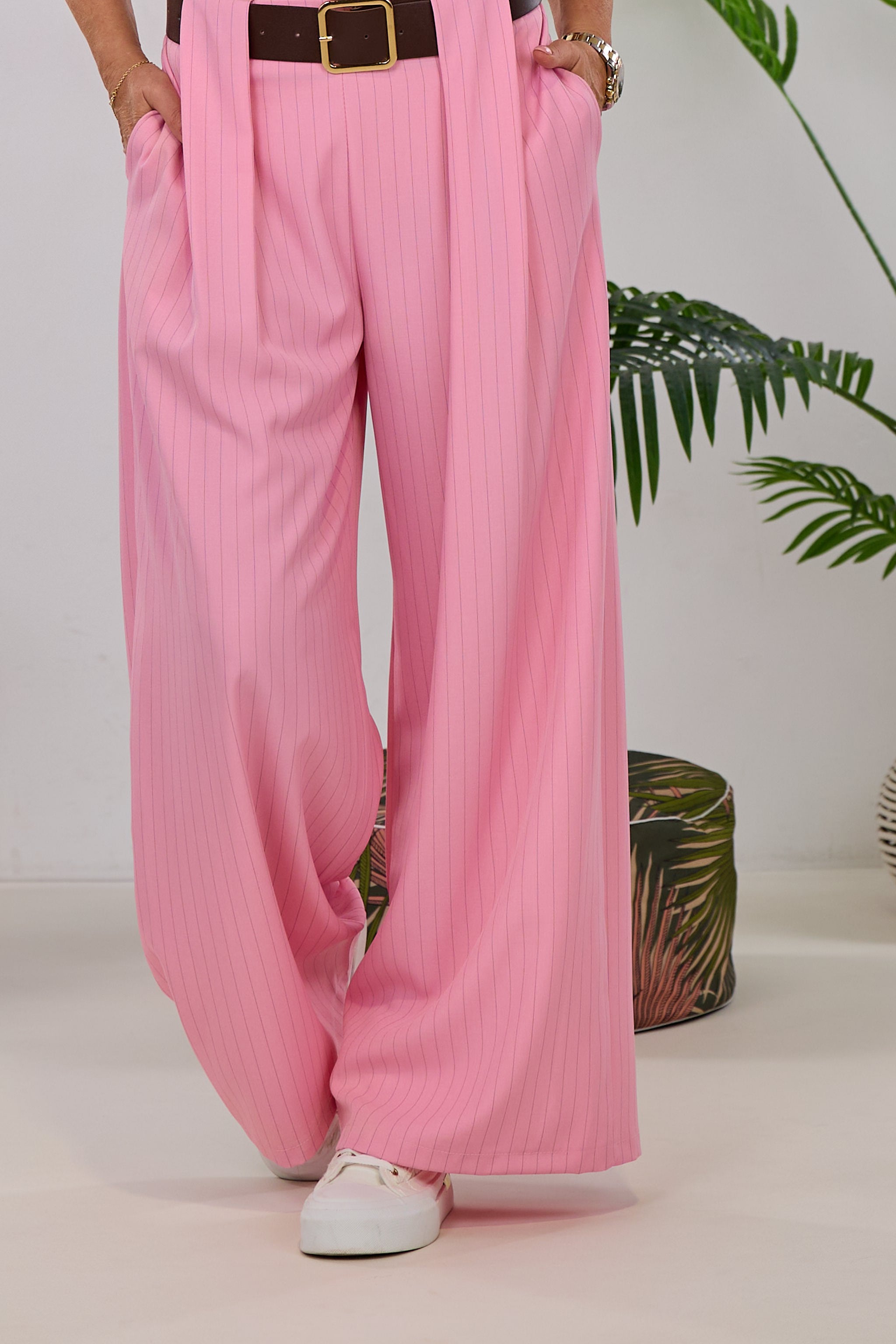 Nadelstreifen Hose mit besonderer Gürtelschlaufe, rosa