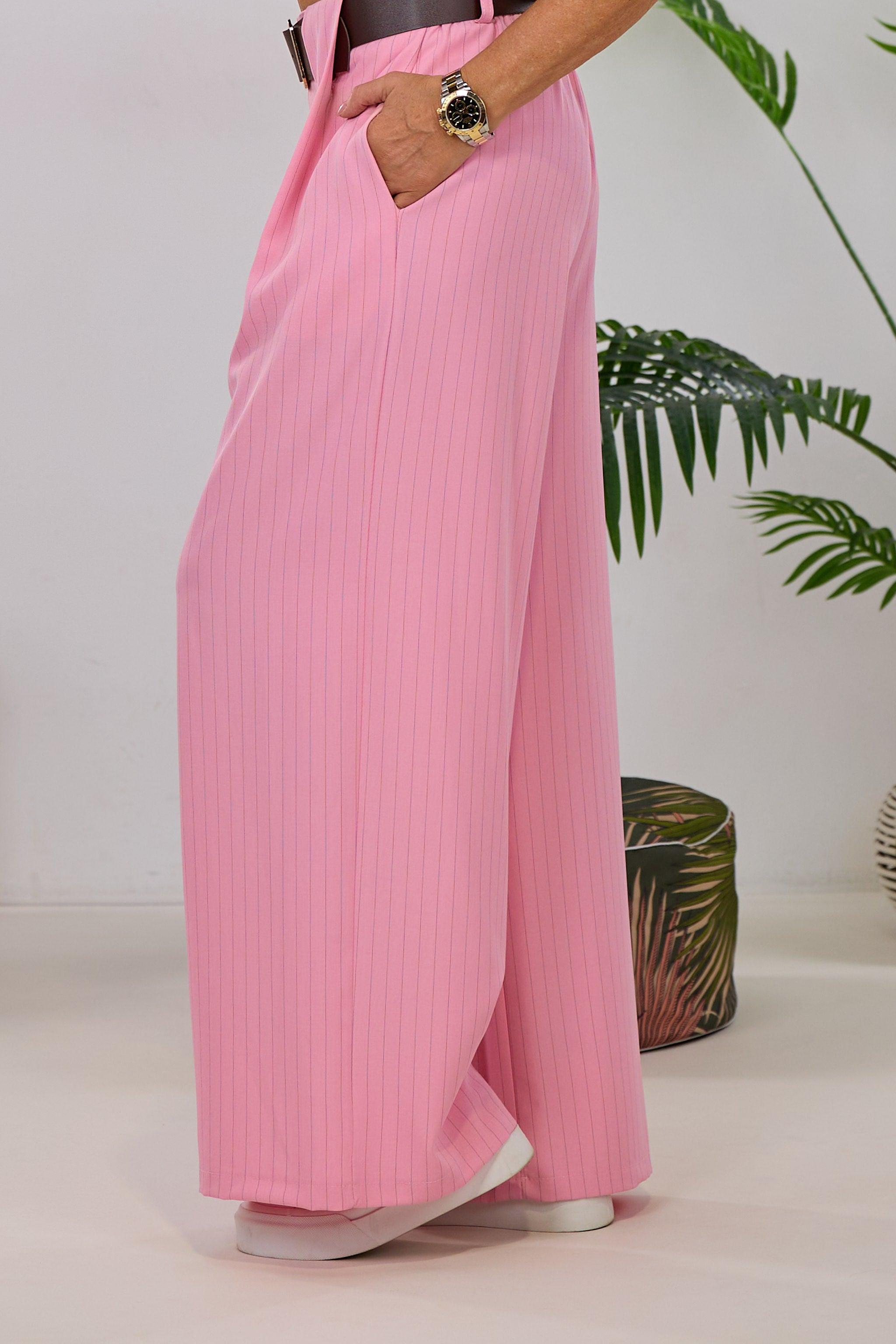 Nadelstreifen Hose mit besonderer Gürtelschlaufe, rosa