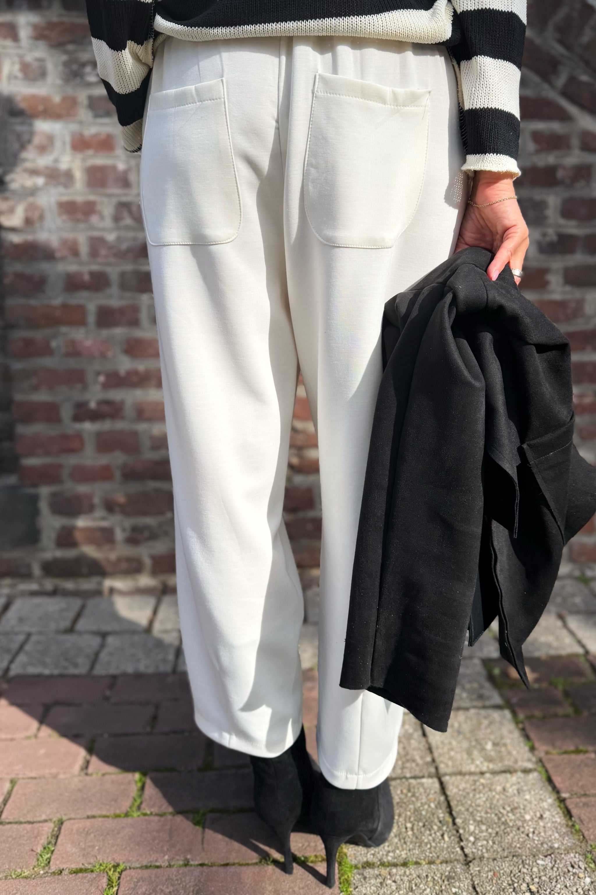 Weiche Hose mit Gürtel, creme
