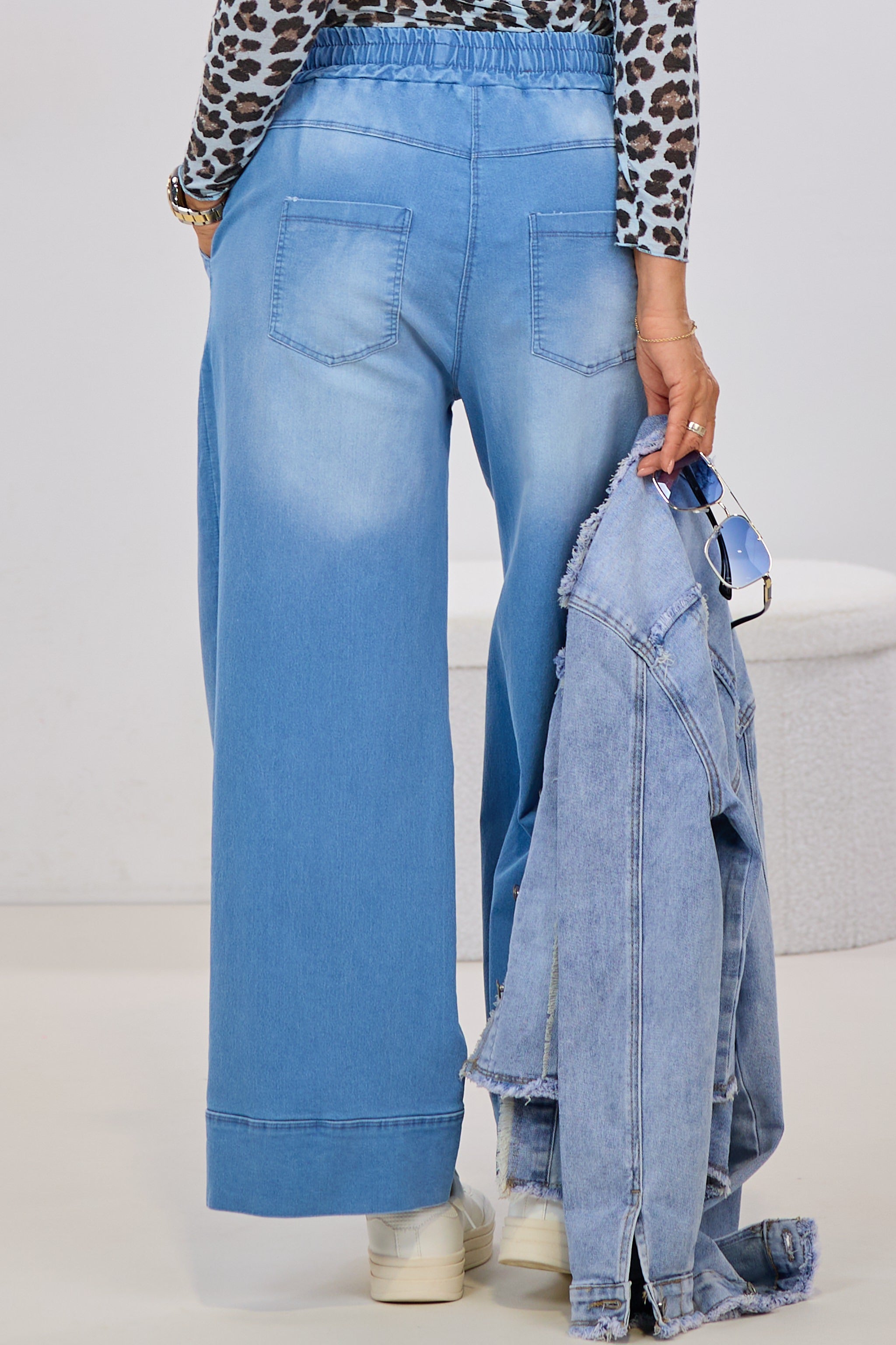 Leichte Jeans mit breitem Bund, hell denim