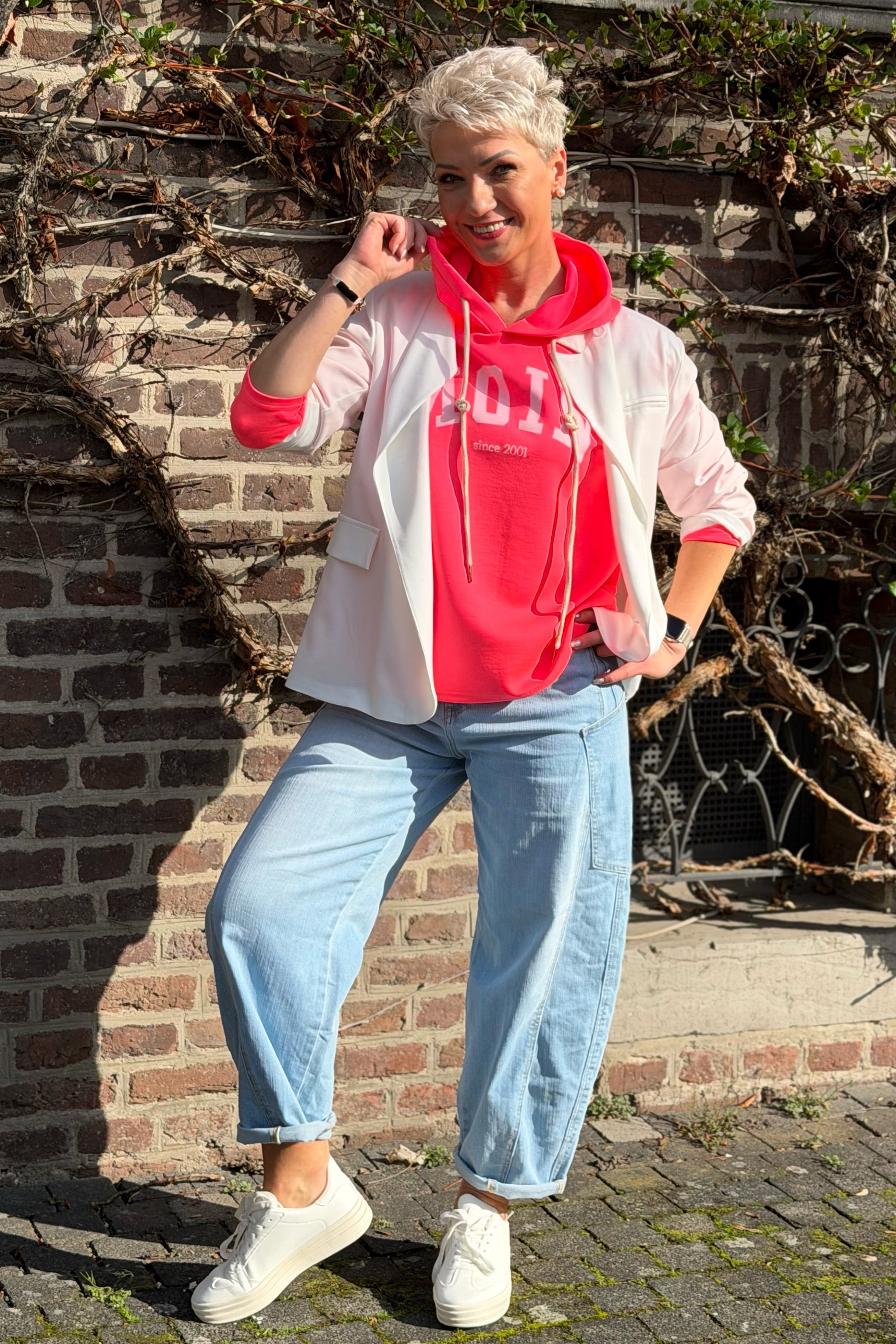 Langer Blazer mit kleinem Knopf, weiß