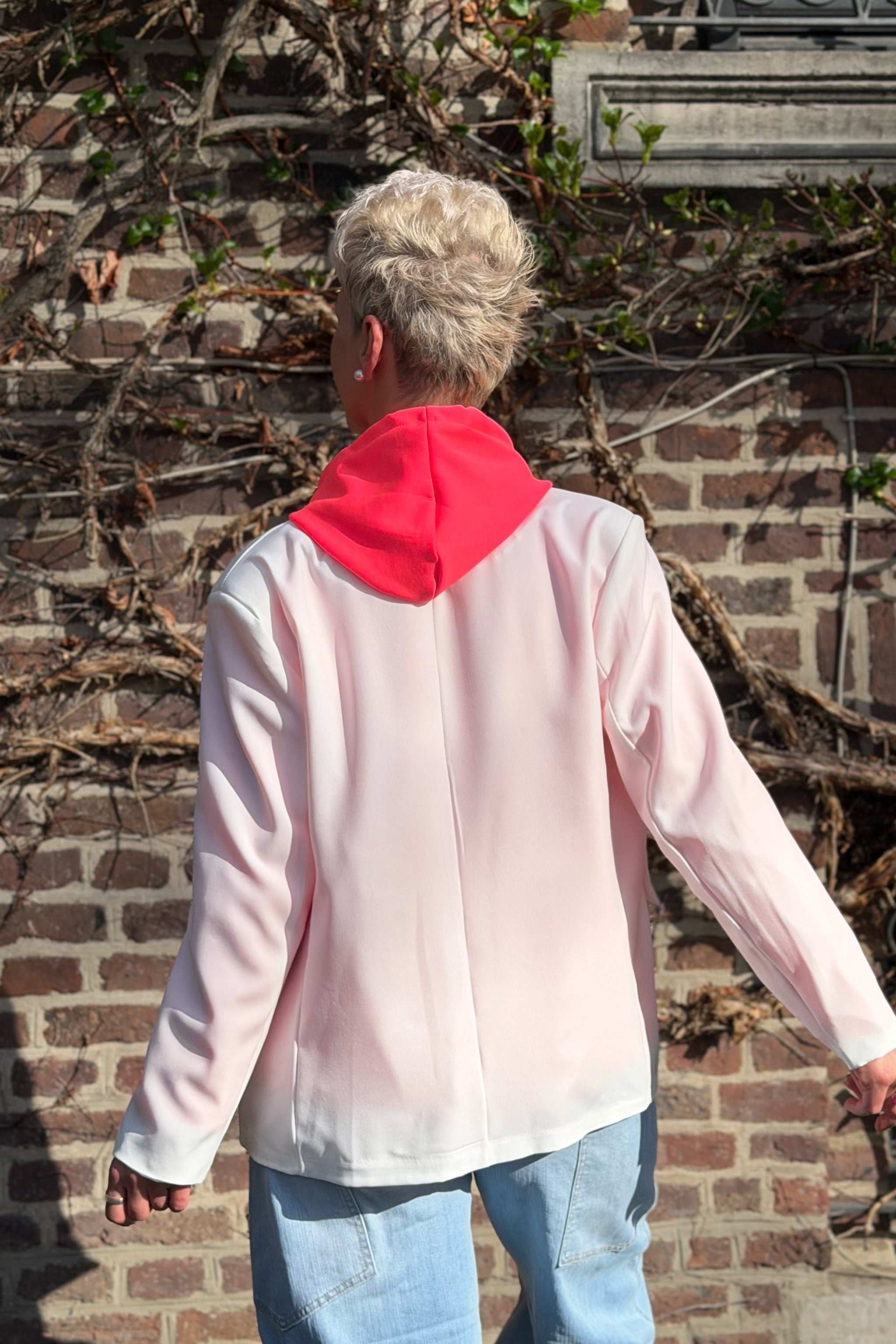 Langer Blazer mit kleinem Knopf, weiß