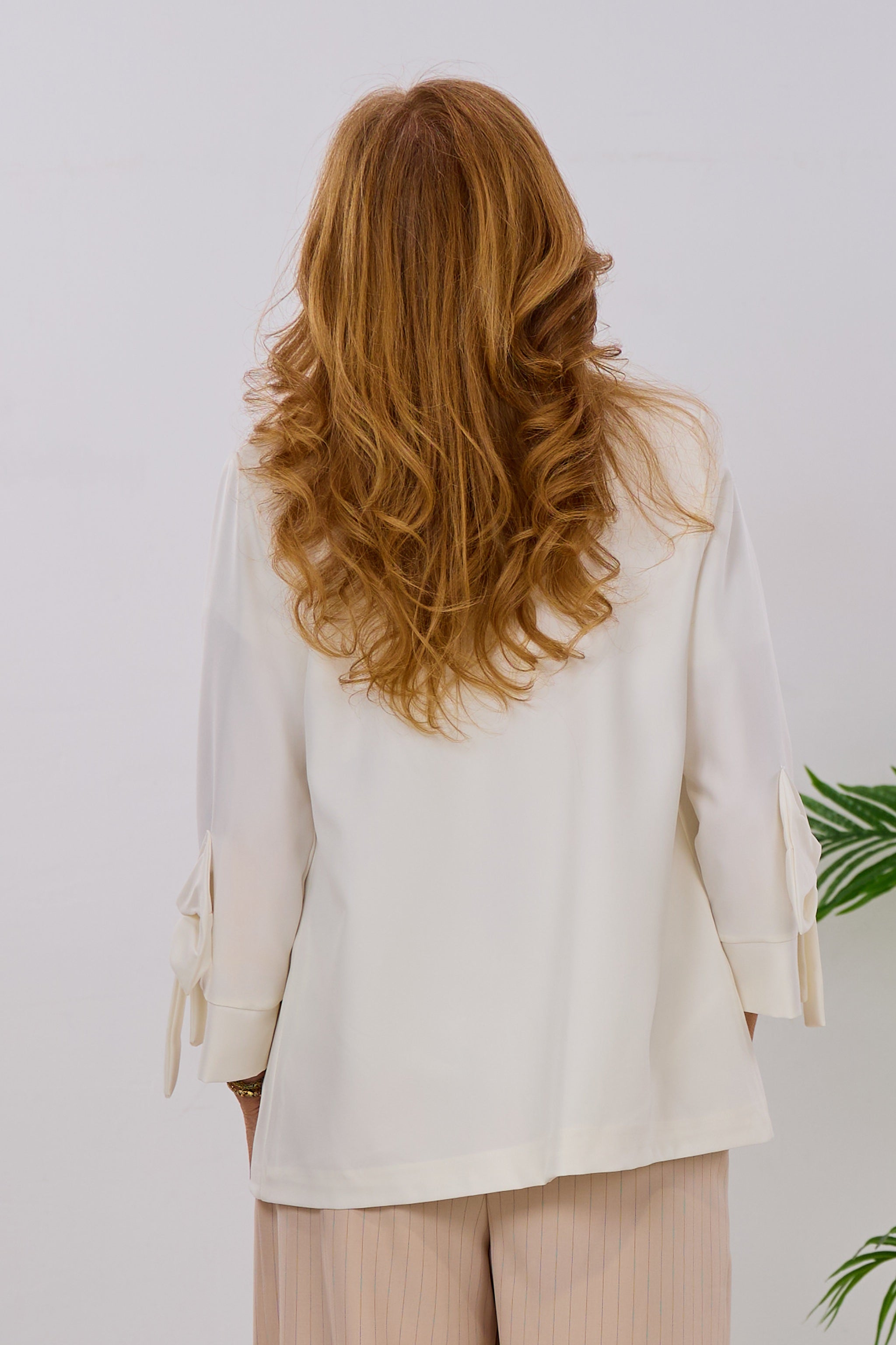 Langer Blazer mit Schleife, ecru