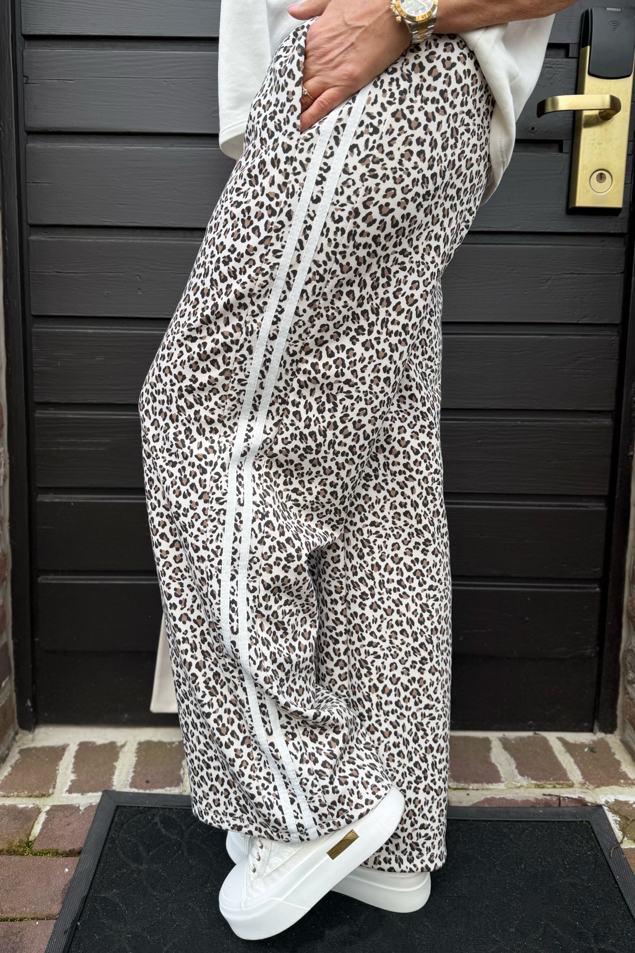 Hose im Leo-Design mit seitlichen Streifen, ecru-leo