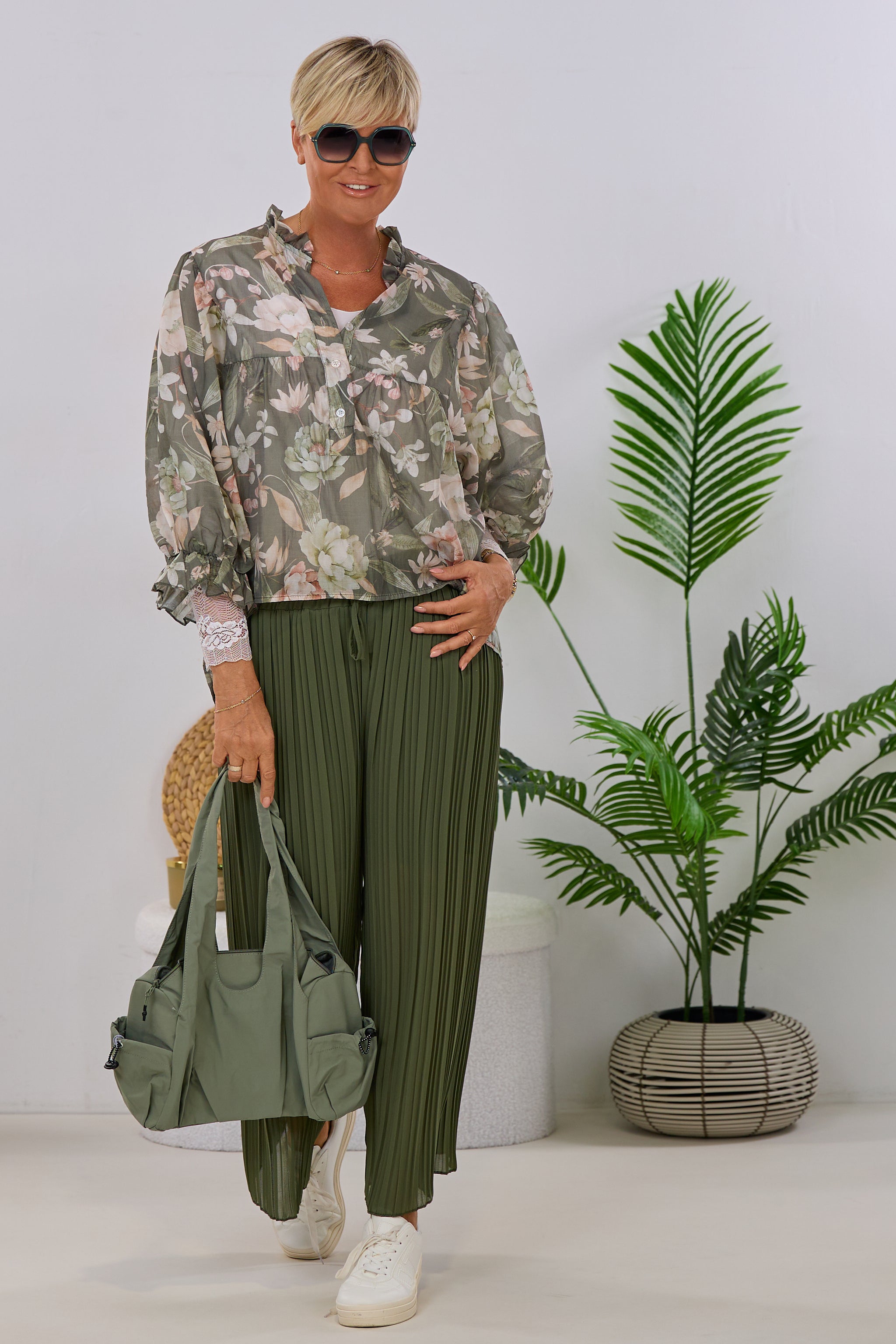 Transparente Bluse mit weiten Ärmeln, khaki-geblümt