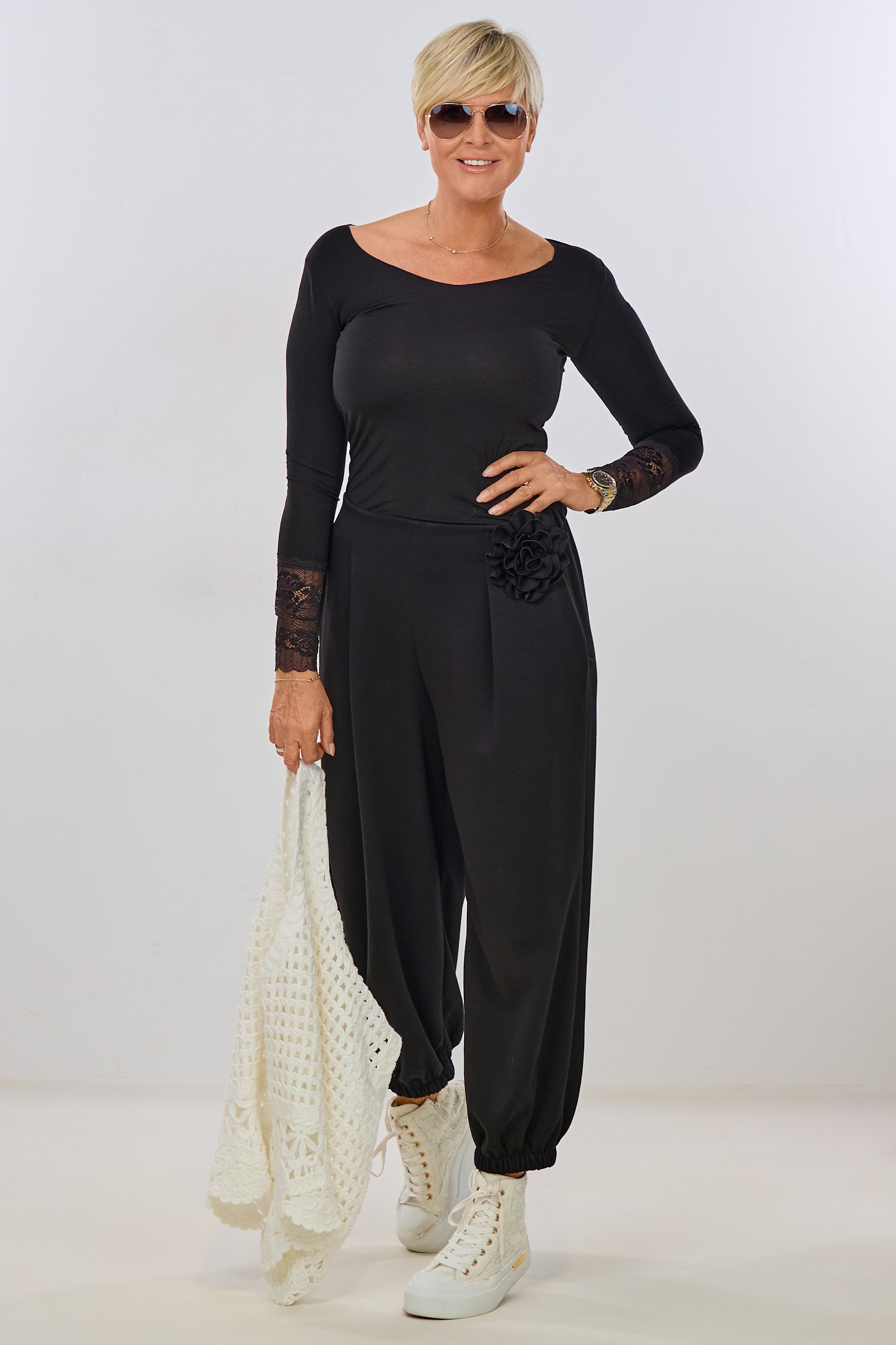 Cozy Hose mit Ansteckblume, schwarz