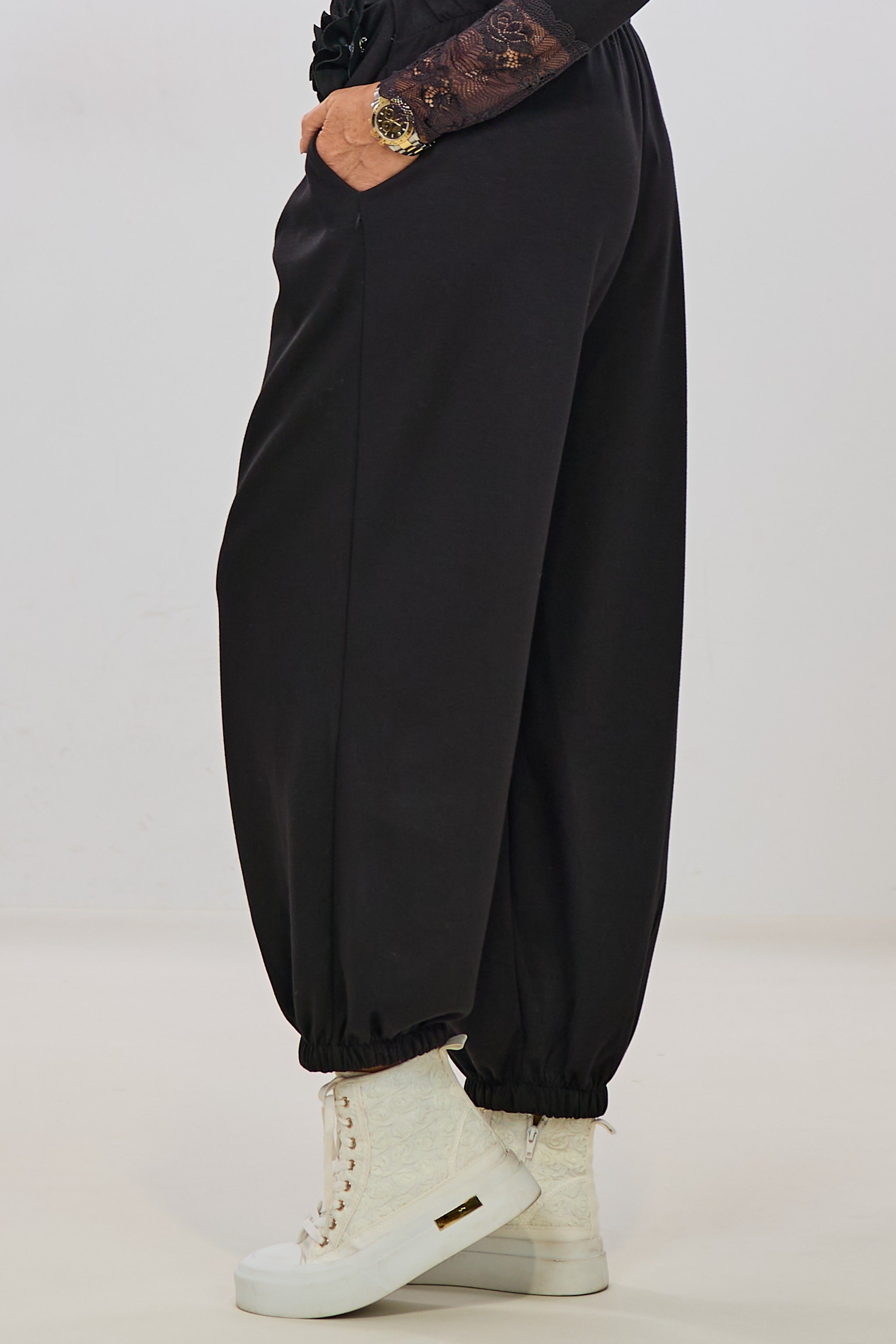 Cozy Hose mit Ansteckblume, schwarz