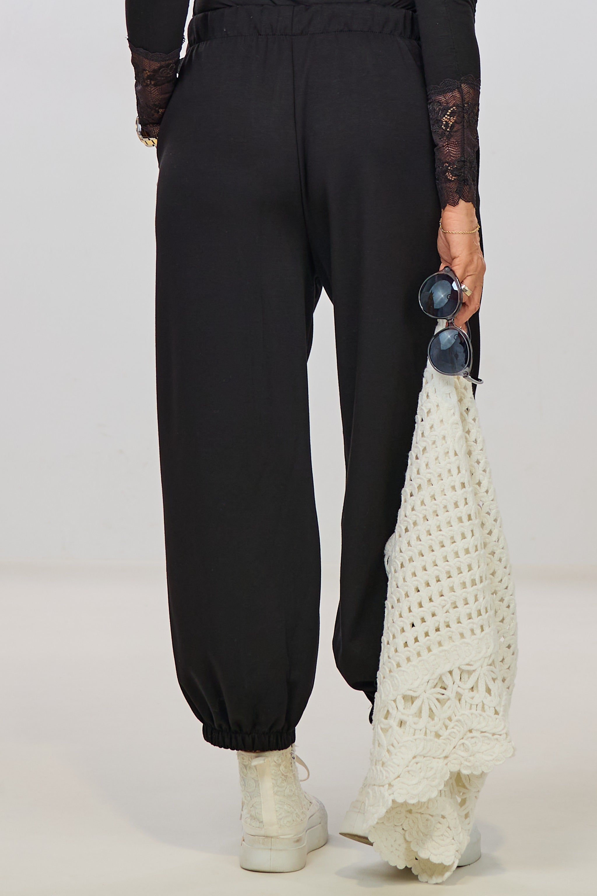 Cozy Hose mit Ansteckblume, schwarz