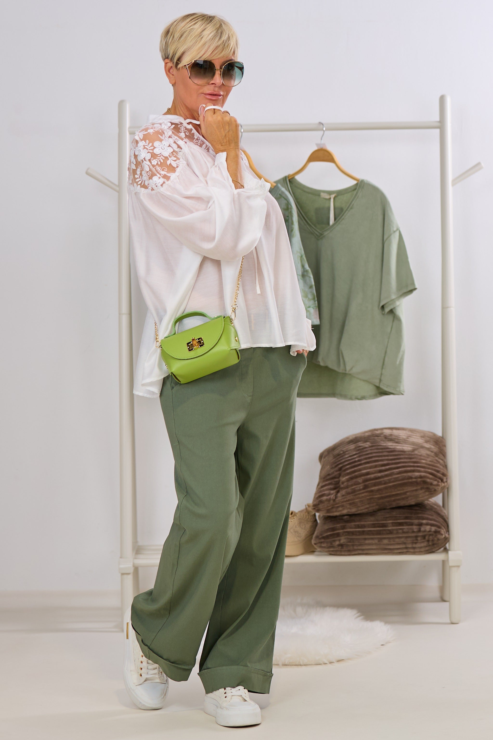 Bluse mit Schulterpasse aus Spitze, weiß