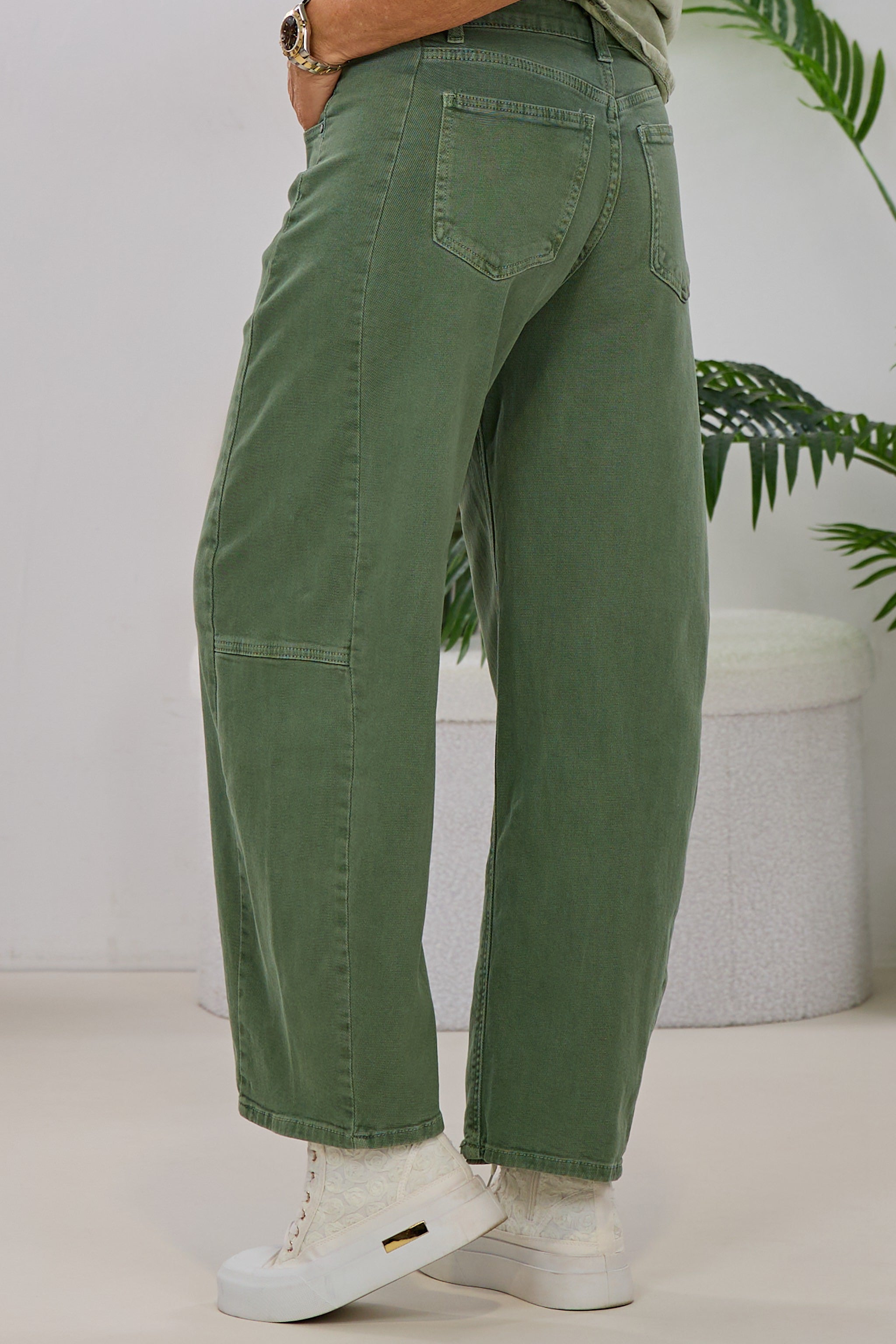 Jeans im leichten Bottle-Style, khaki