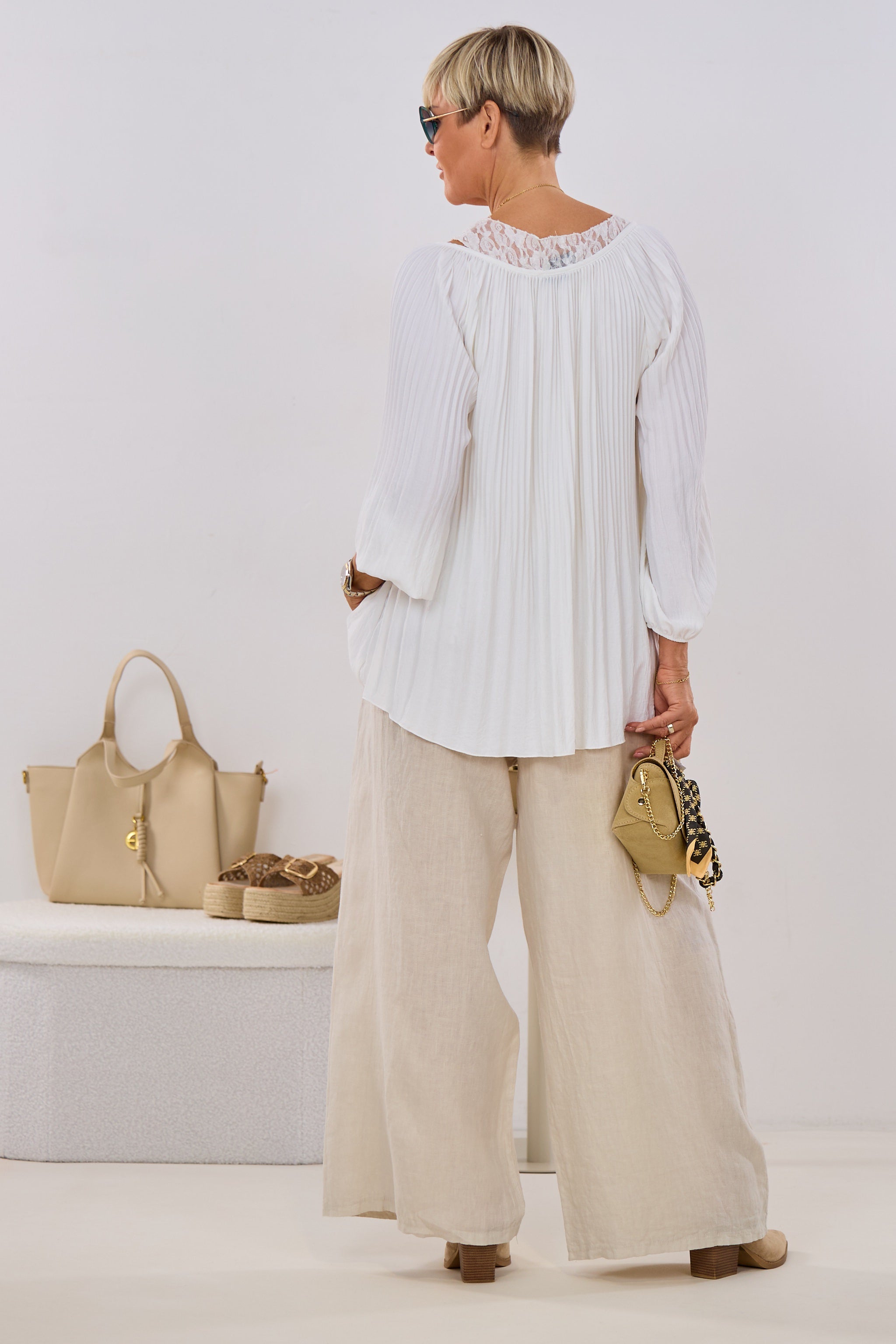 Plissee Bluse mit V-Ausschnitt, weiß