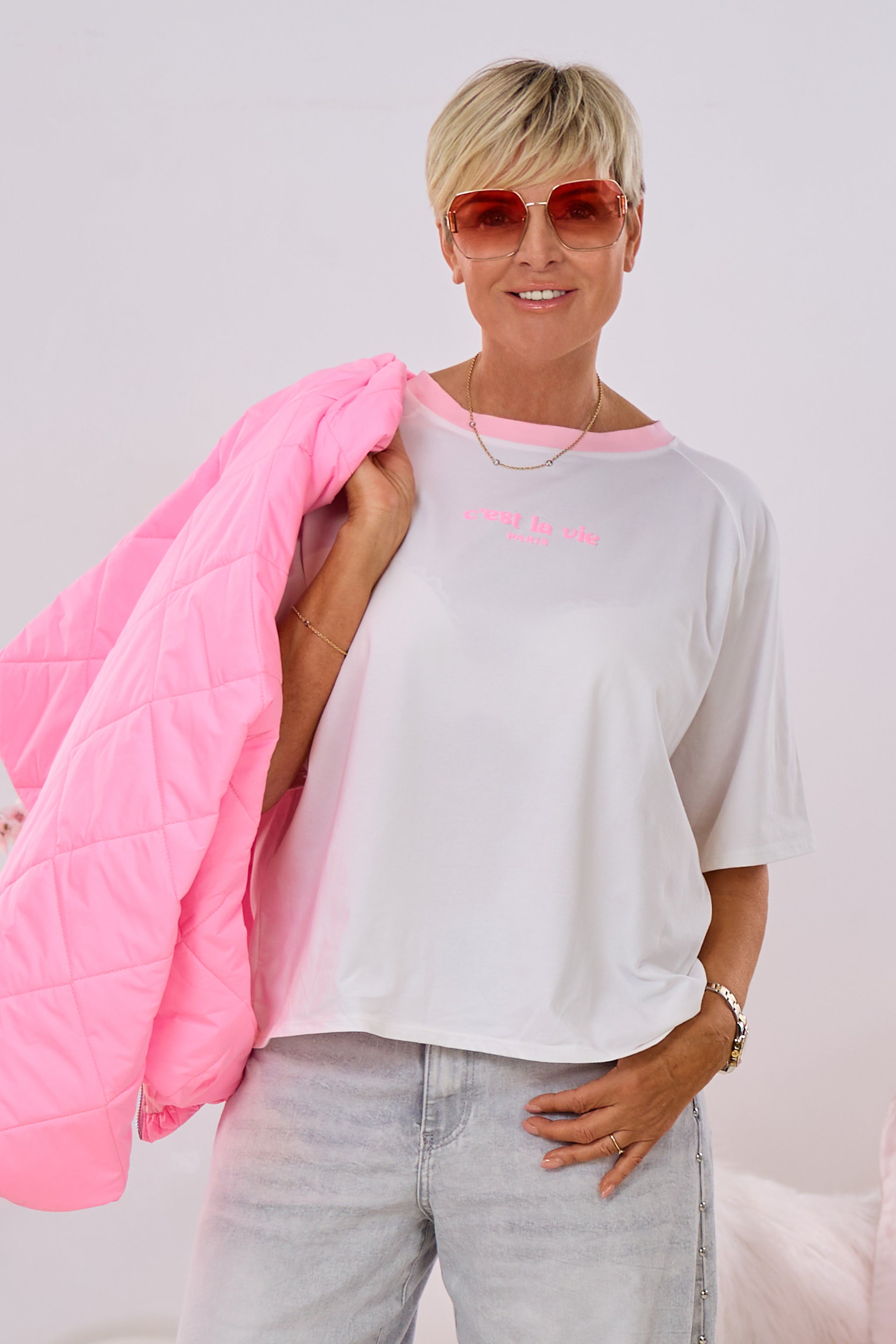 T-Shirt C'EST LA VIE mit Raglanärmeln, weiß