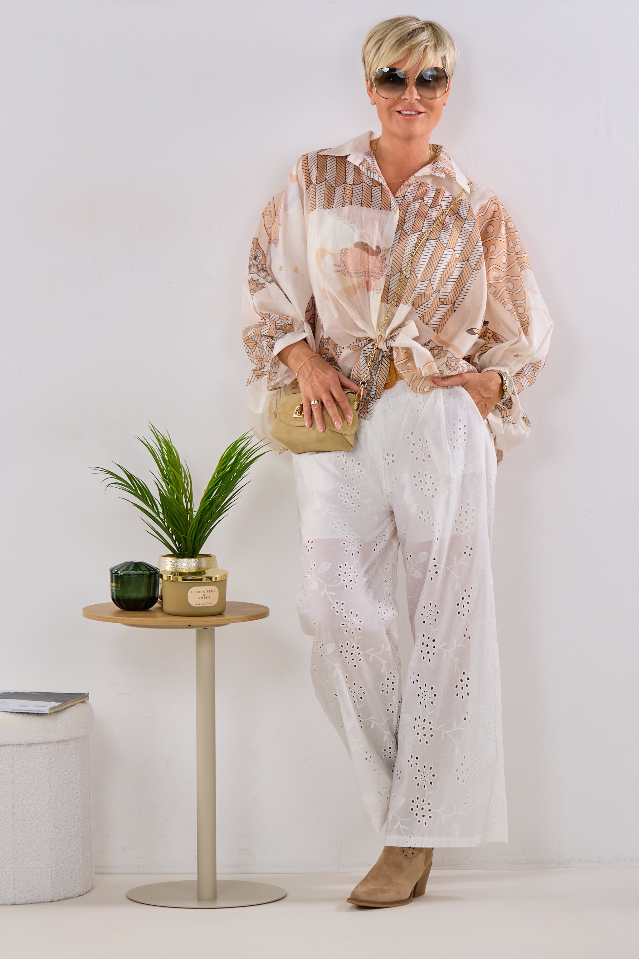 Superweite, transparente Bluse, beige