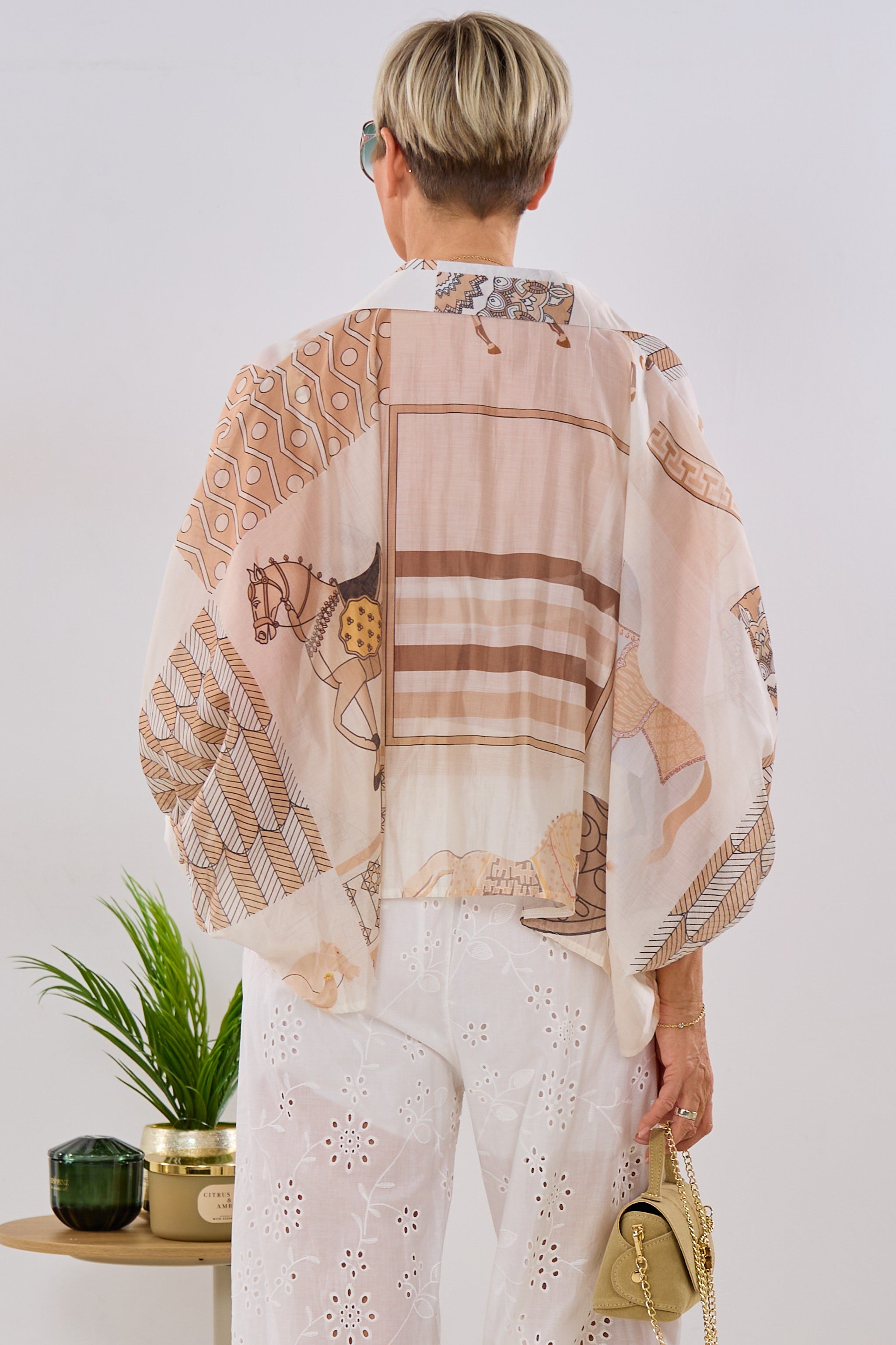 Superweite, transparente Bluse, beige