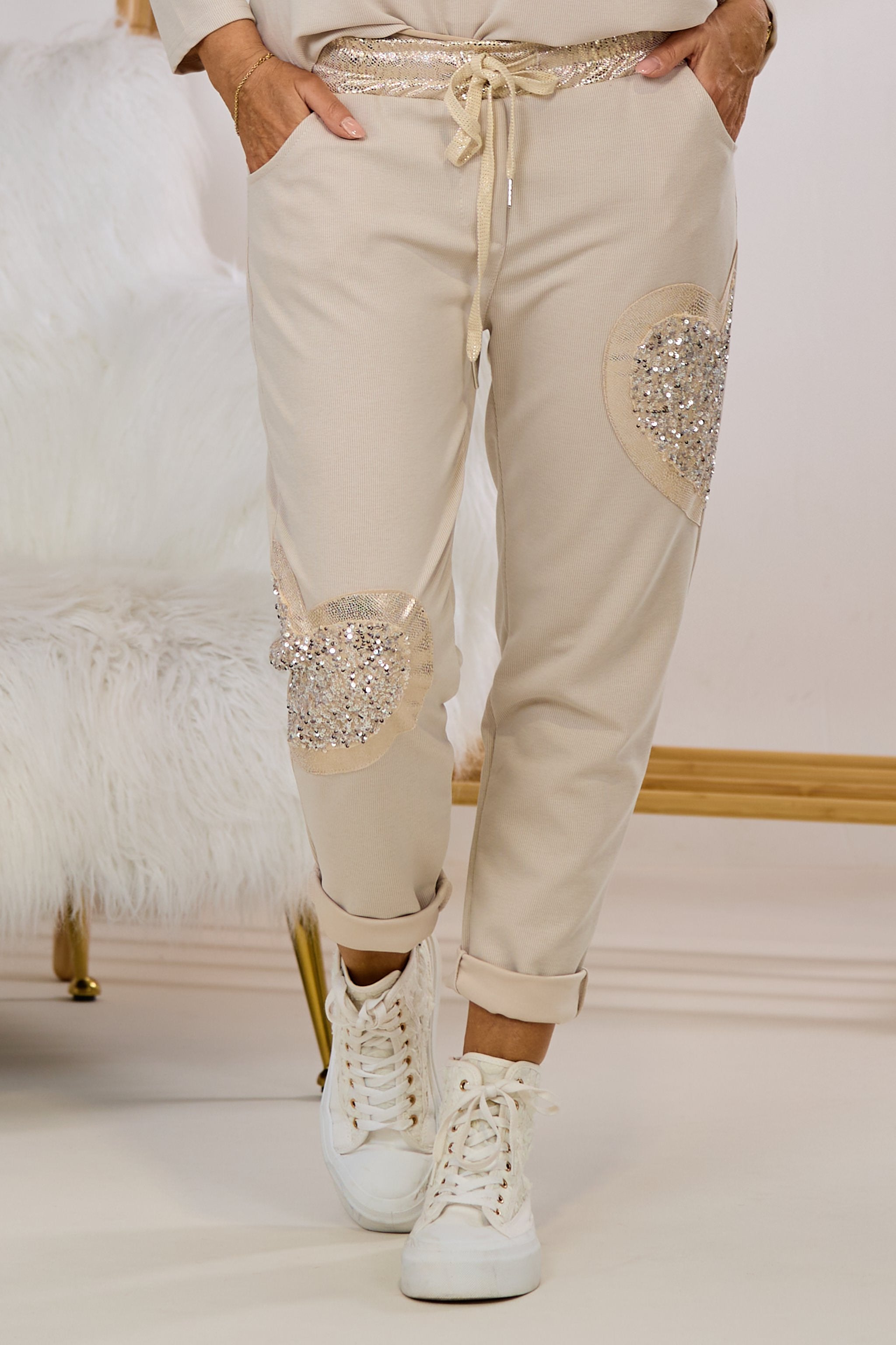 Weiche Hose mit großen Herzen, beige